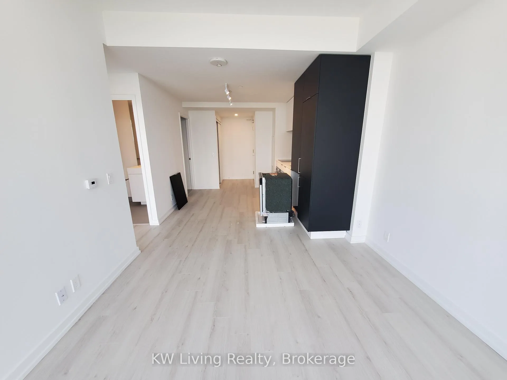 Photo 7 of Unit 2910, 33 Helendale Avenue, Toronto, Mount Pleasant West — HOMEH