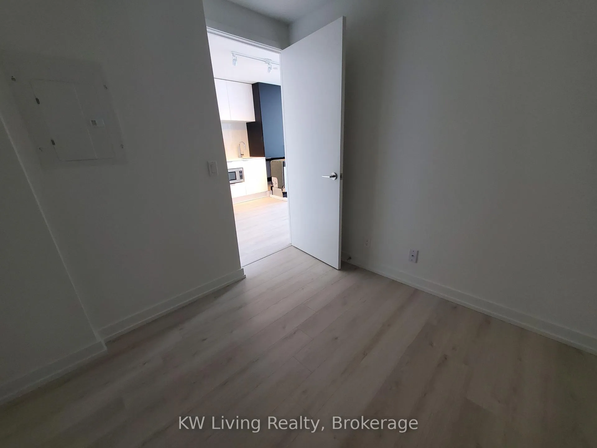 Photo 9 of Unit 2910, 33 Helendale Avenue, Toronto, Mount Pleasant West — HOMEH
