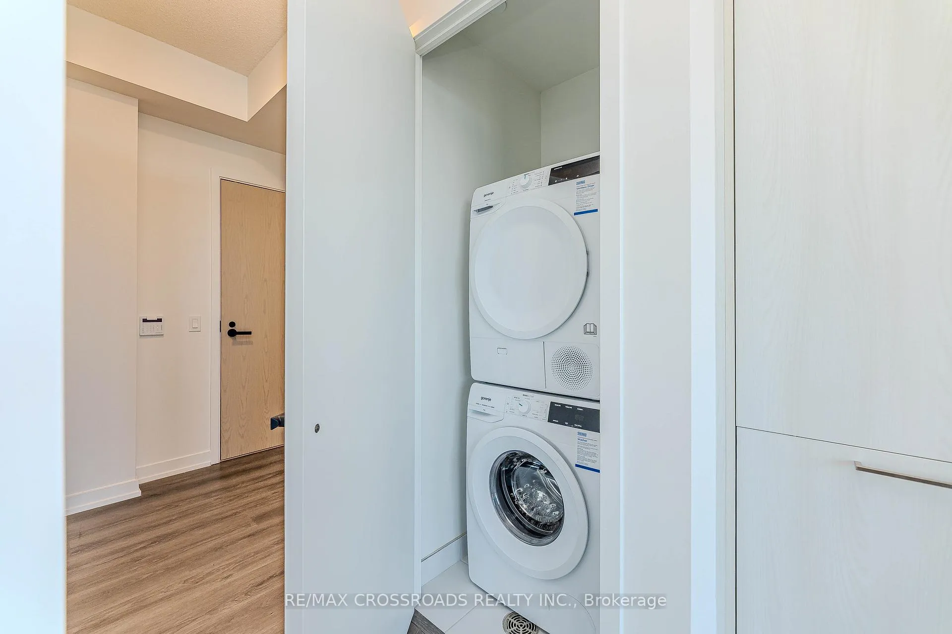 Photo 6 of Unit 1209, 225 Commerce Street, Vaughan, Vaughan Corporate Centre — HOMEH