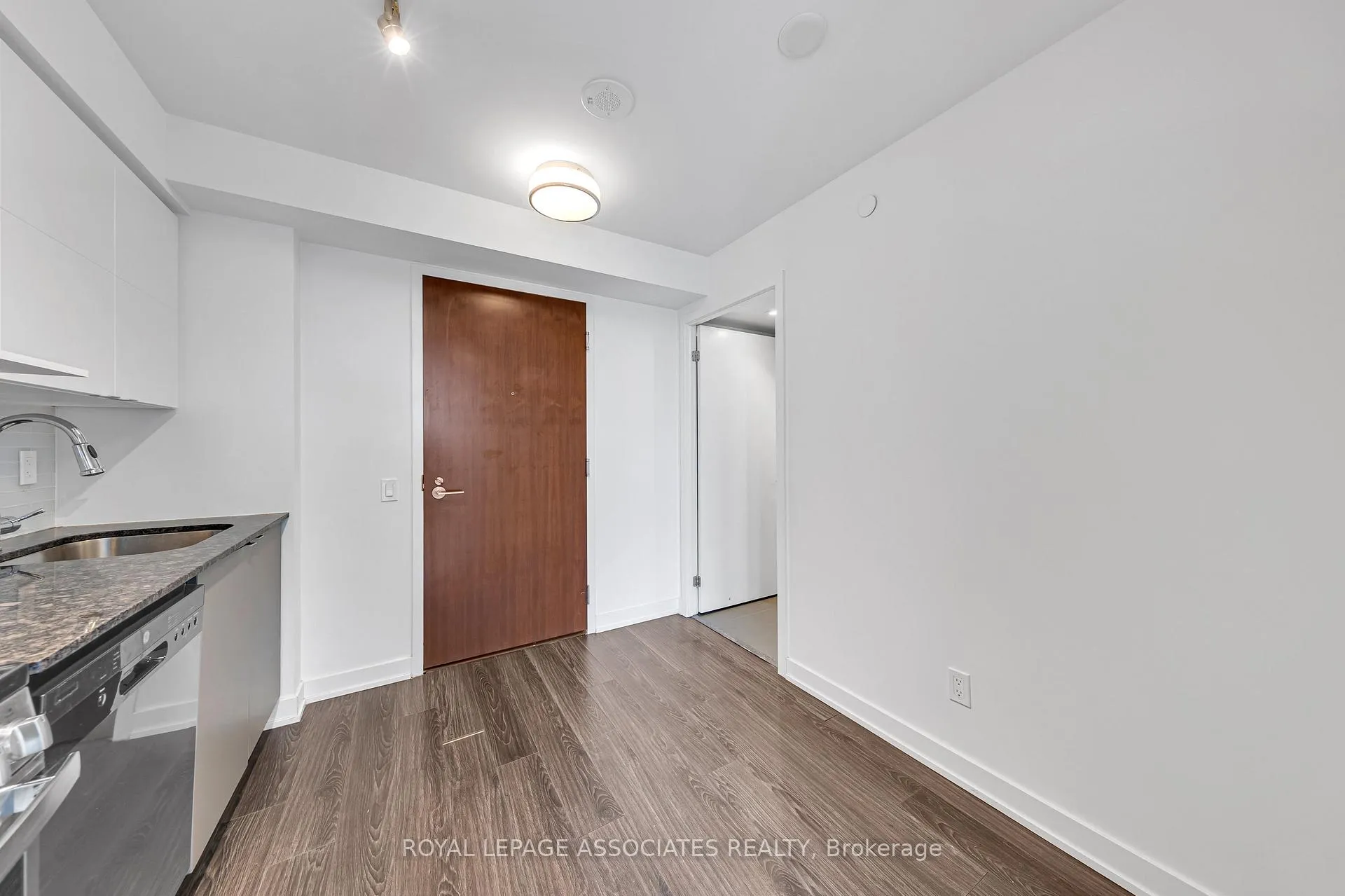 Photo 5 of Unit 910, 120 Varna Drive, Toronto, Englemount-Lawrence — HOMEH
