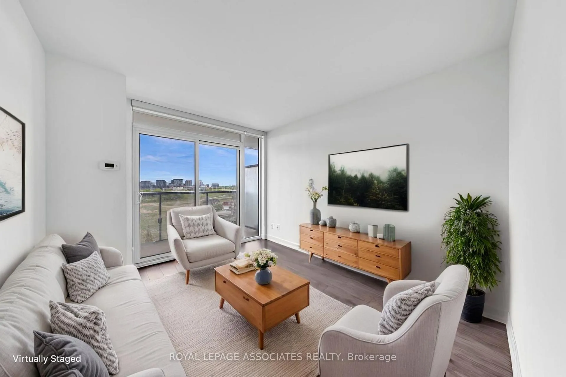 Photo 8 of Unit 910, 120 Varna Drive, Toronto, Englemount-Lawrence — HOMEH