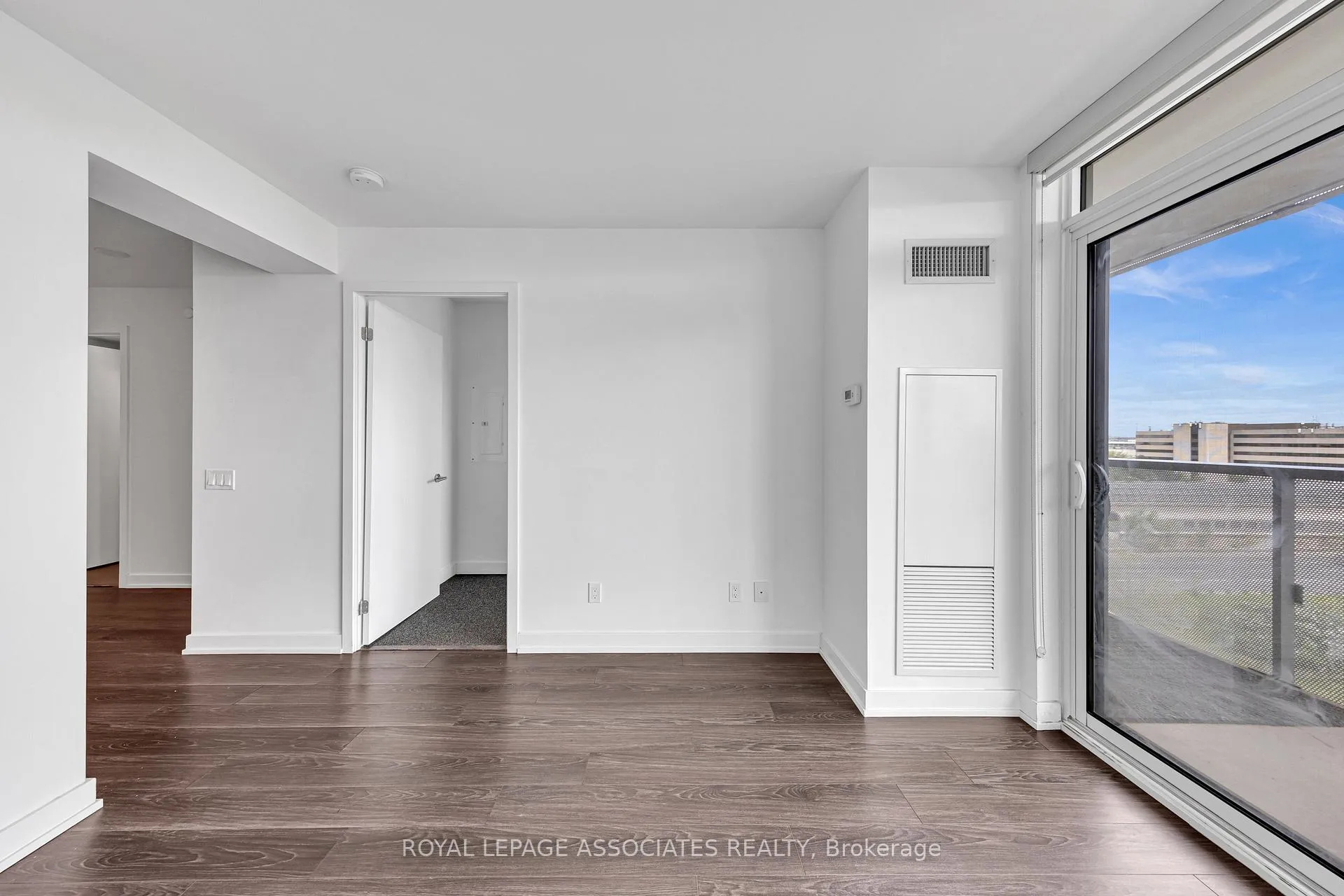 Photo 11 of Unit 910, 120 Varna Drive, Toronto, Englemount-Lawrence — HOMEH