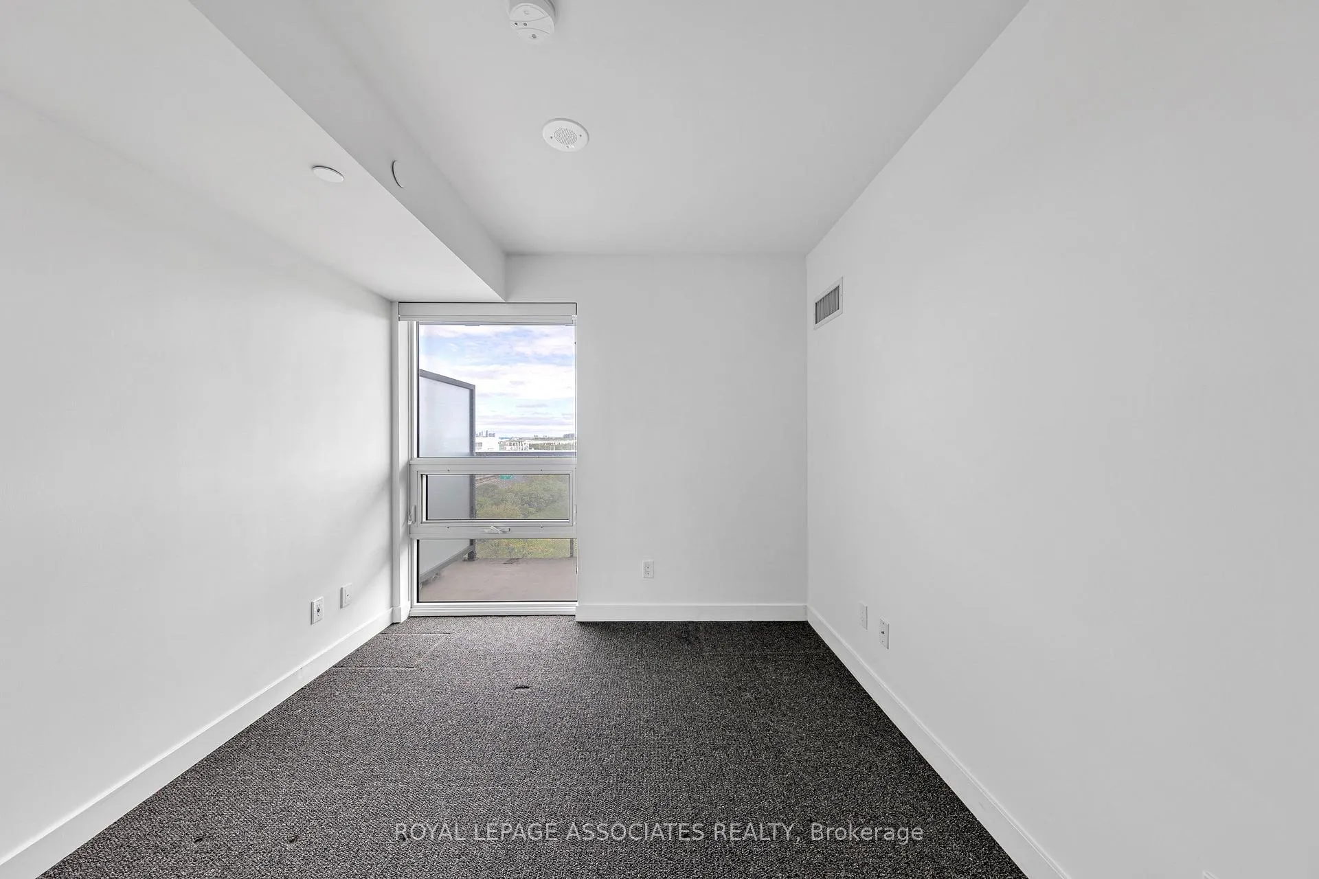 Photo 14 of Unit 910, 120 Varna Drive, Toronto, Englemount-Lawrence — HOMEH