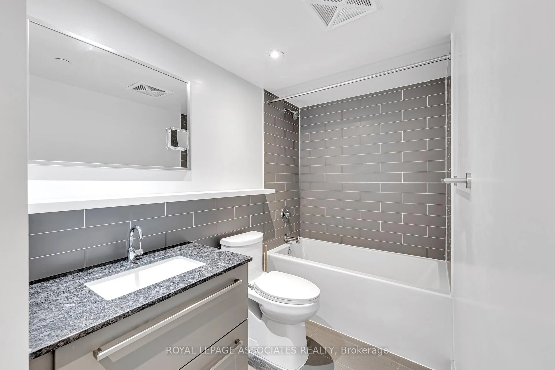 Photo 15 of Unit 910, 120 Varna Drive, Toronto, Englemount-Lawrence — HOMEH