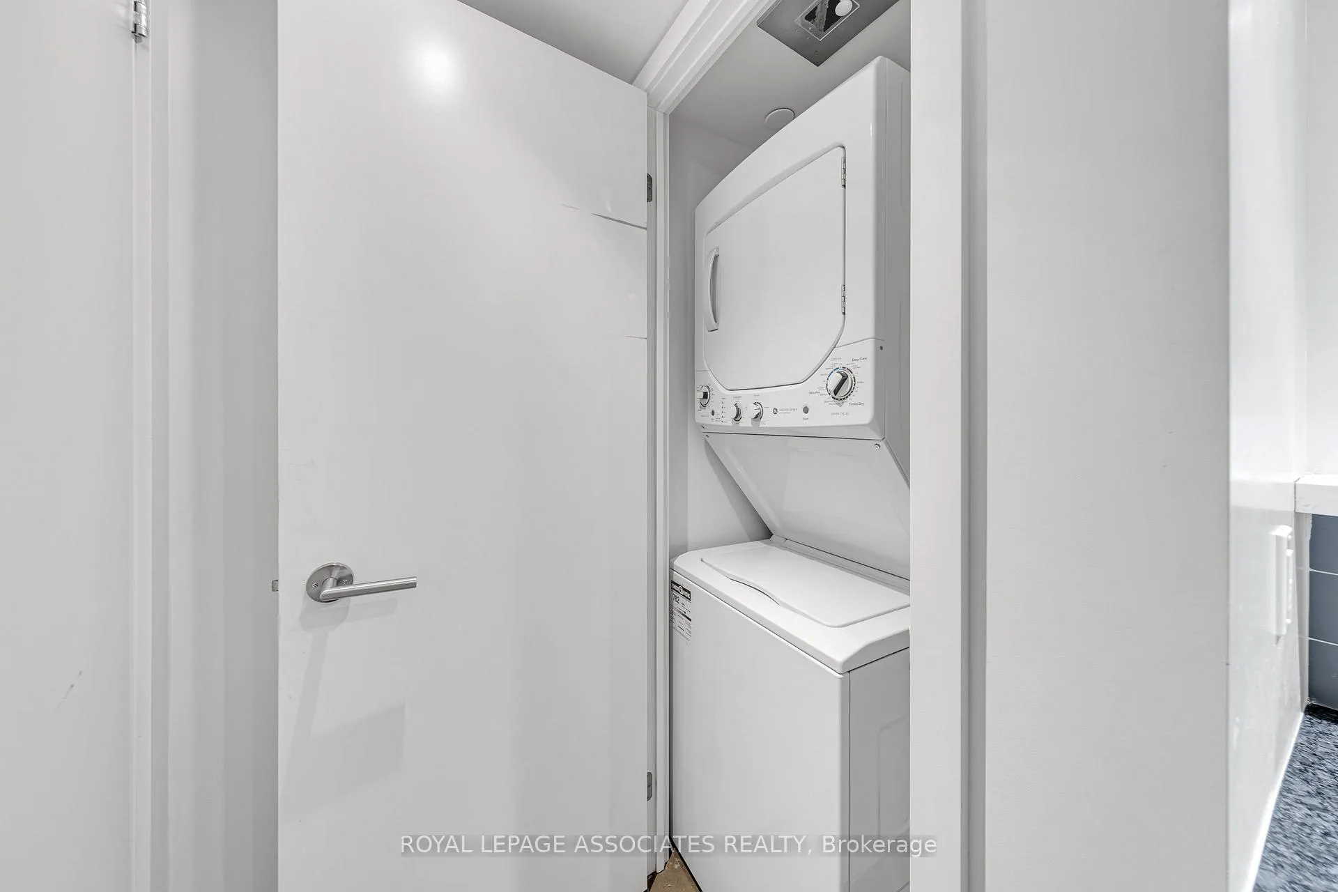 Photo 16 of Unit 910, 120 Varna Drive, Toronto, Englemount-Lawrence — HOMEH