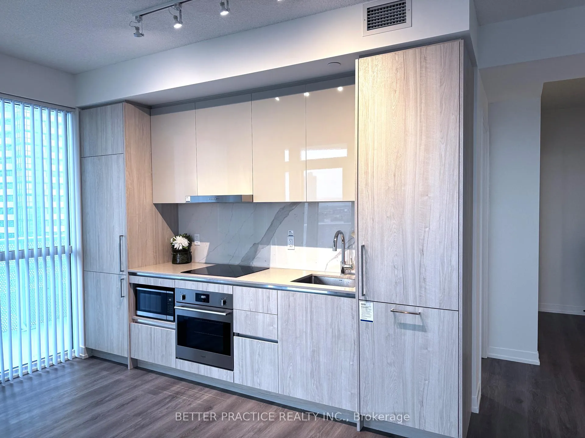 Photo 8 of Unit 812, 225 Commerce Street, Vaughan, Vaughan Corporate Centre — HOMEH