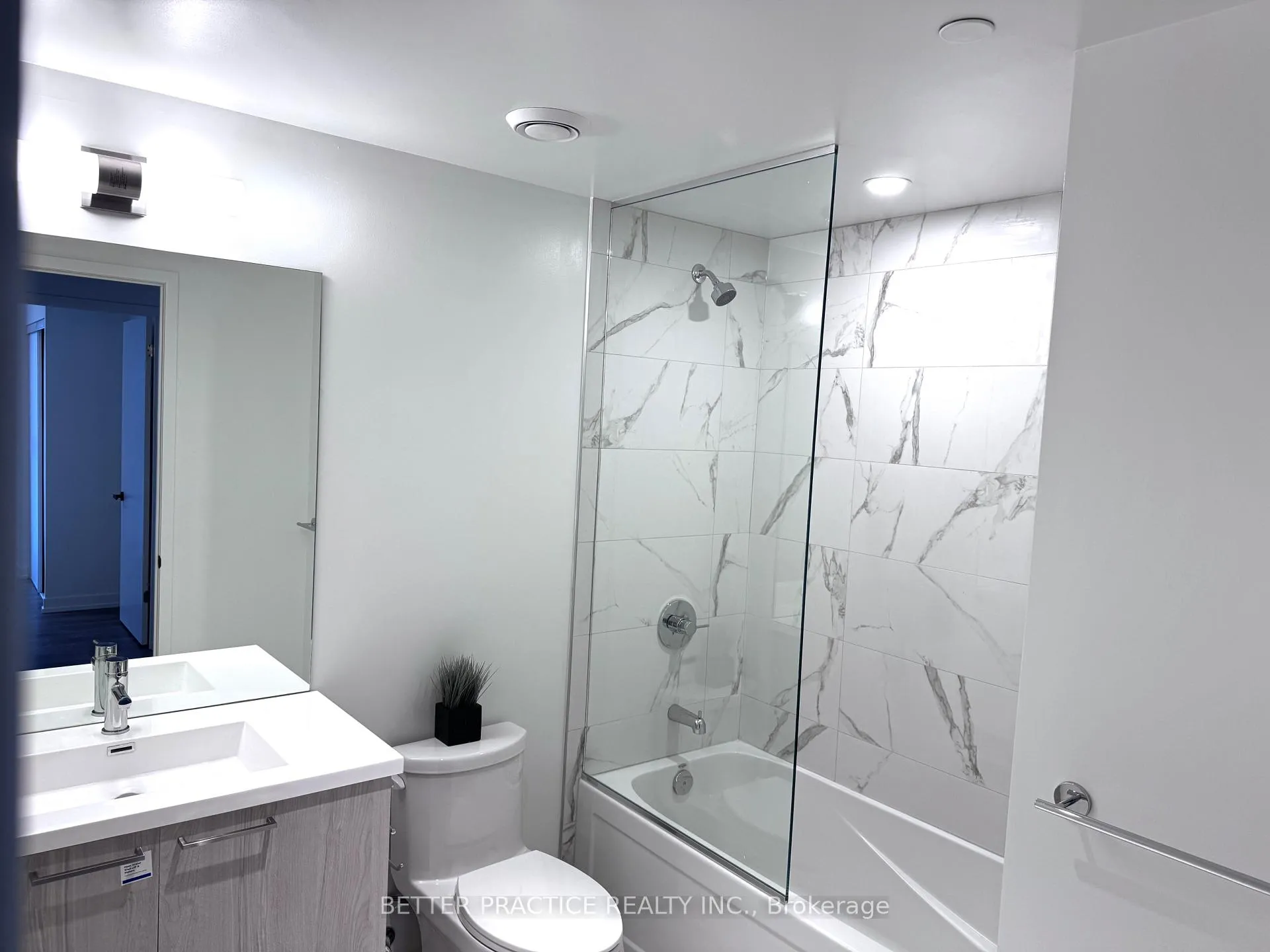 Photo 10 of Unit 812, 225 Commerce Street, Vaughan, Vaughan Corporate Centre — HOMEH