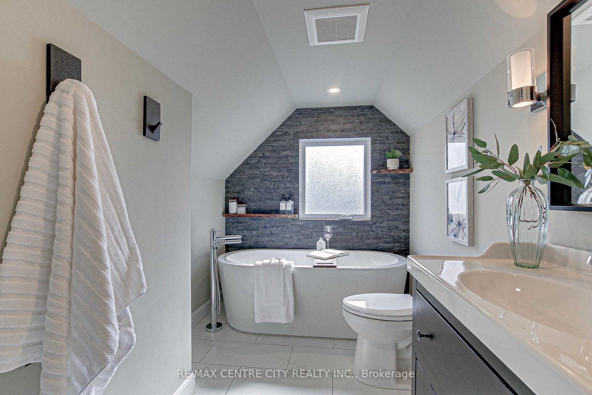 Photo 25 of 9 Lynhurst Avenue, Central Elgin, Lynhurst — HOMEH