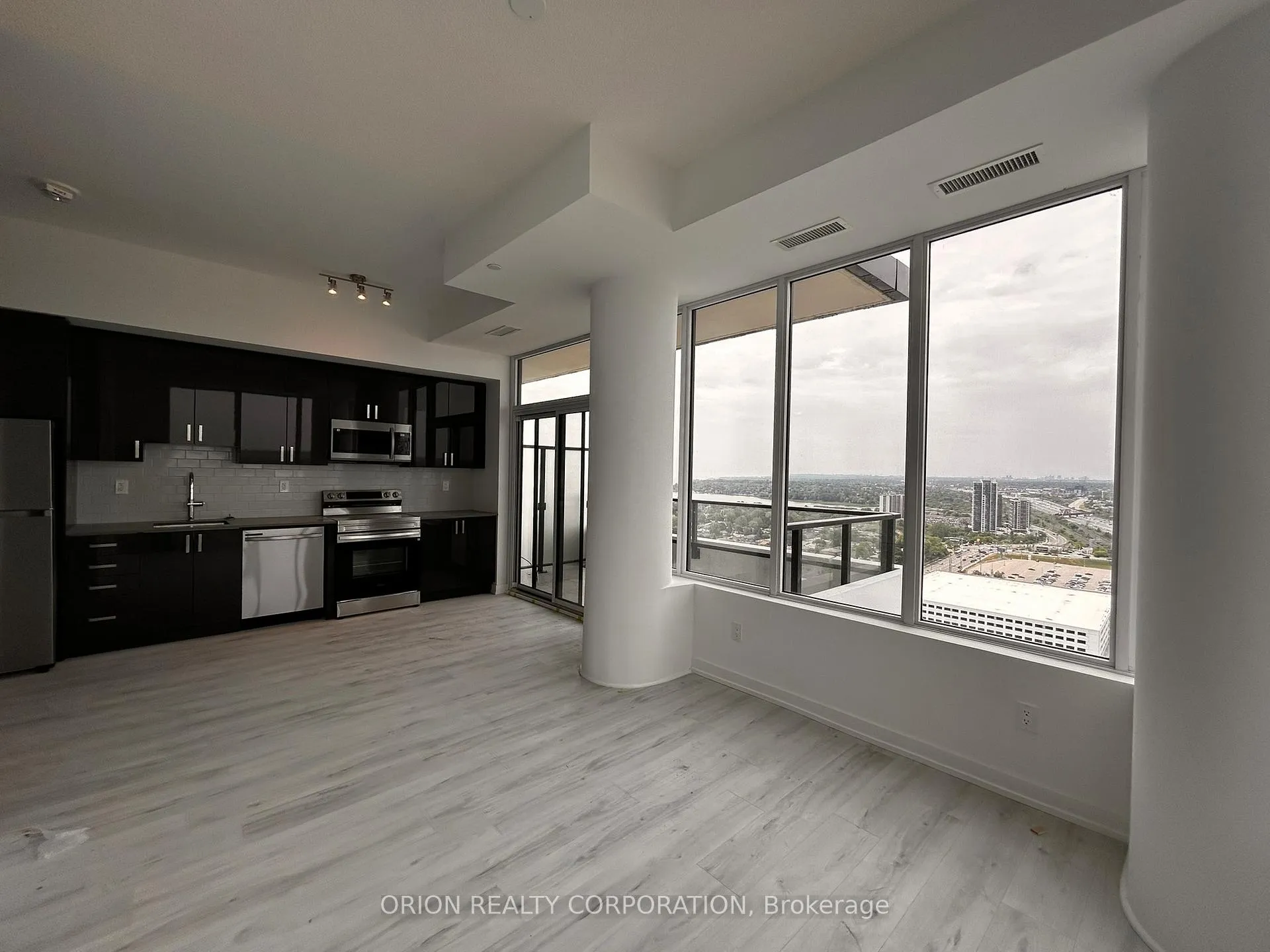 Photo 6 of Unit 3006, 1435 Celebration Drive, Pickering, Bay Ridges — HOMEH