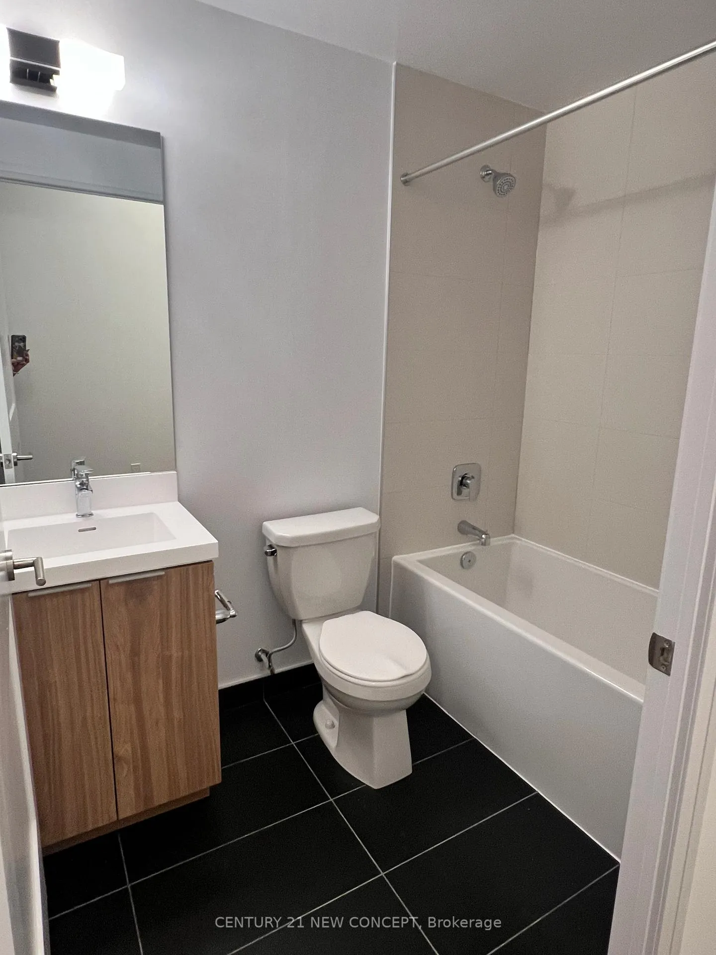Photo 6 of Unit 1802, 25 Holly Street, Toronto, Mount Pleasant East — HOMEH