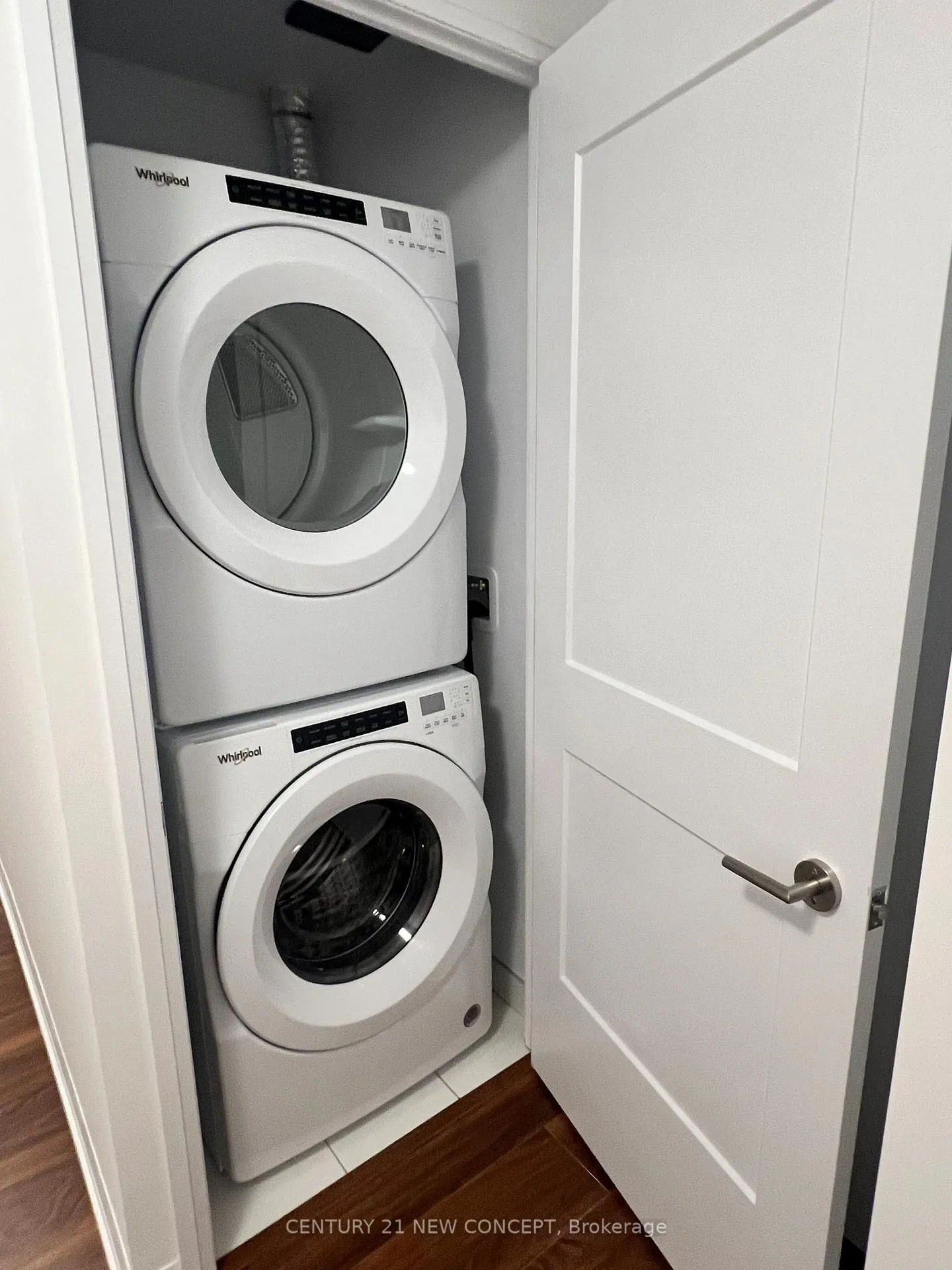 Photo 9 of Unit 1802, 25 Holly Street, Toronto, Mount Pleasant East — HOMEH