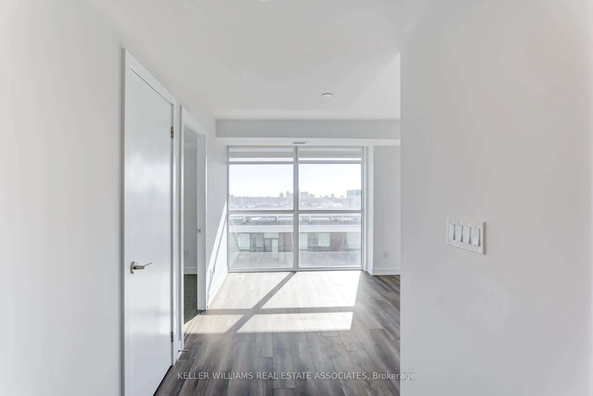 Photo 5 of Unit 1017, 120 Varna Drive, Toronto, Englemount-Lawrence — HOMEH