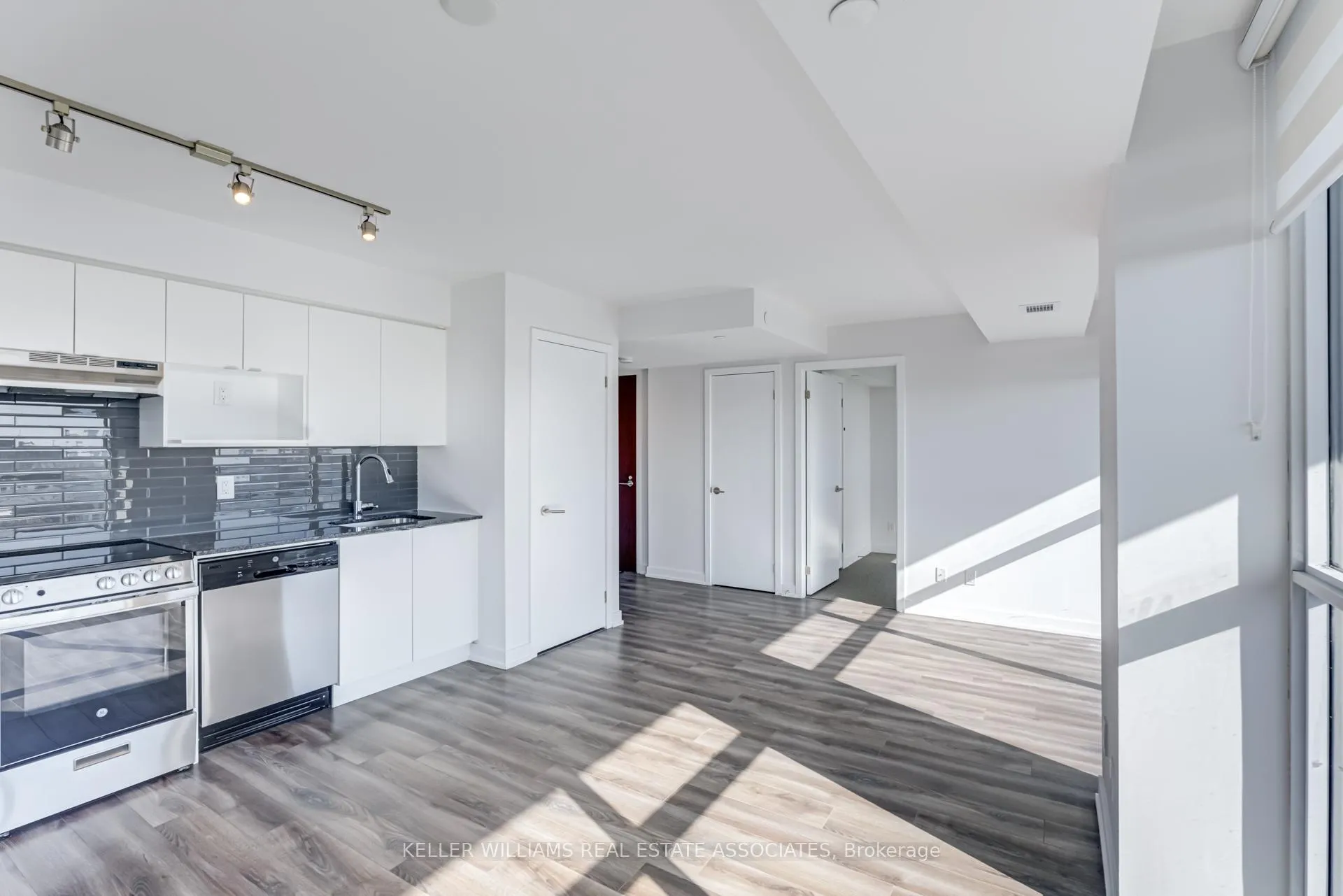 Photo 8 of Unit 1017, 120 Varna Drive, Toronto, Englemount-Lawrence — HOMEH