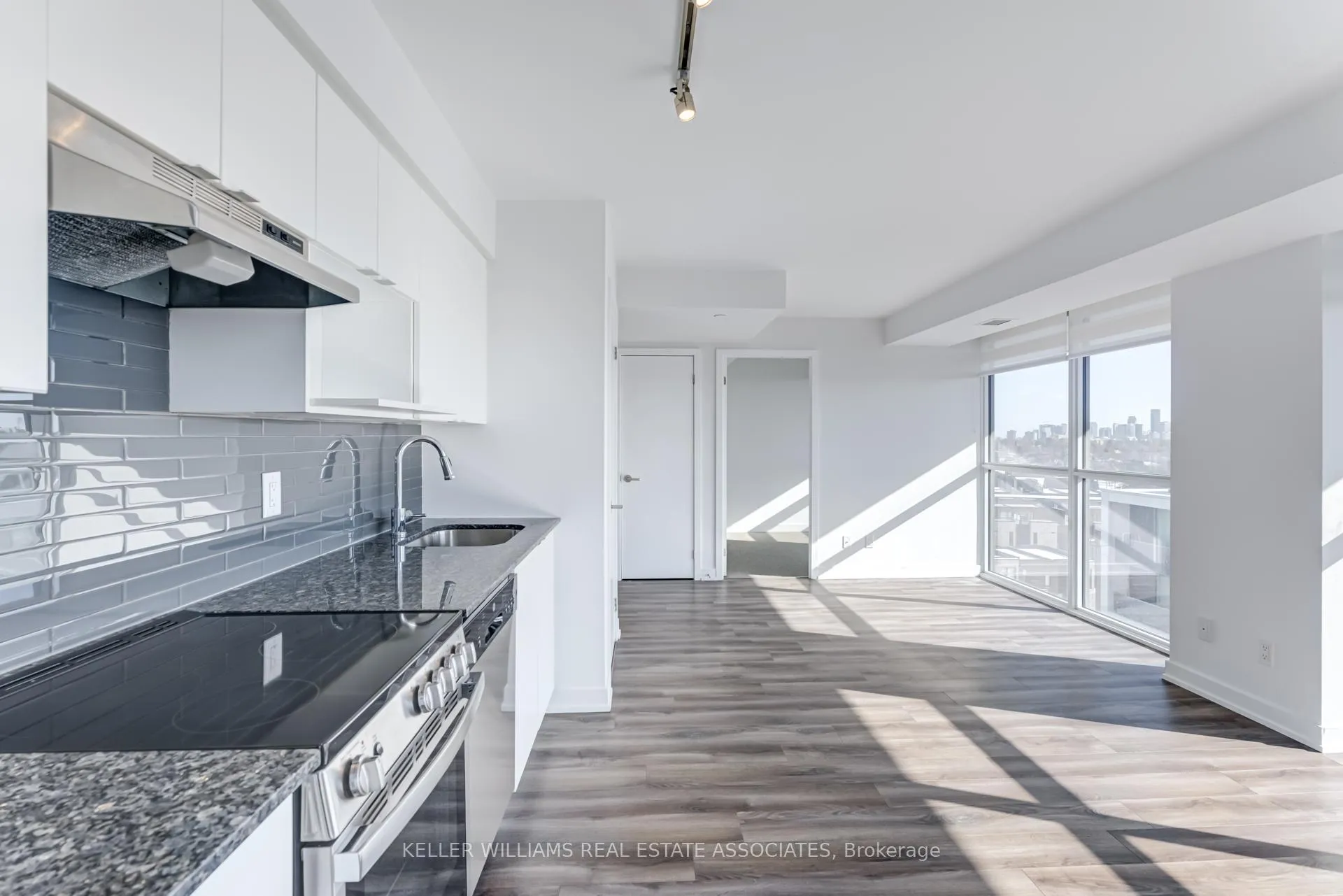 Photo 9 of Unit 1017, 120 Varna Drive, Toronto, Englemount-Lawrence — HOMEH