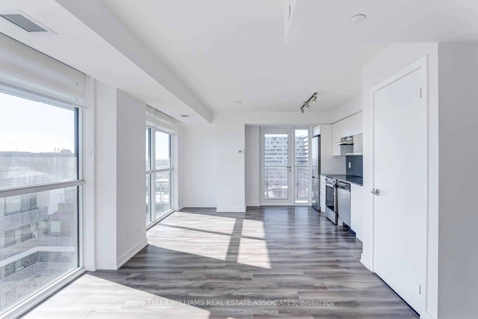 Photo 10 of Unit 1017, 120 Varna Drive, Toronto, Englemount-Lawrence — HOMEH