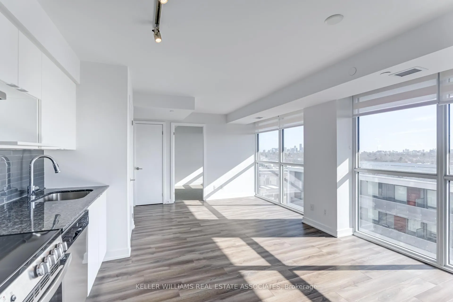 Photo 11 of Unit 1017, 120 Varna Drive, Toronto, Englemount-Lawrence — HOMEH