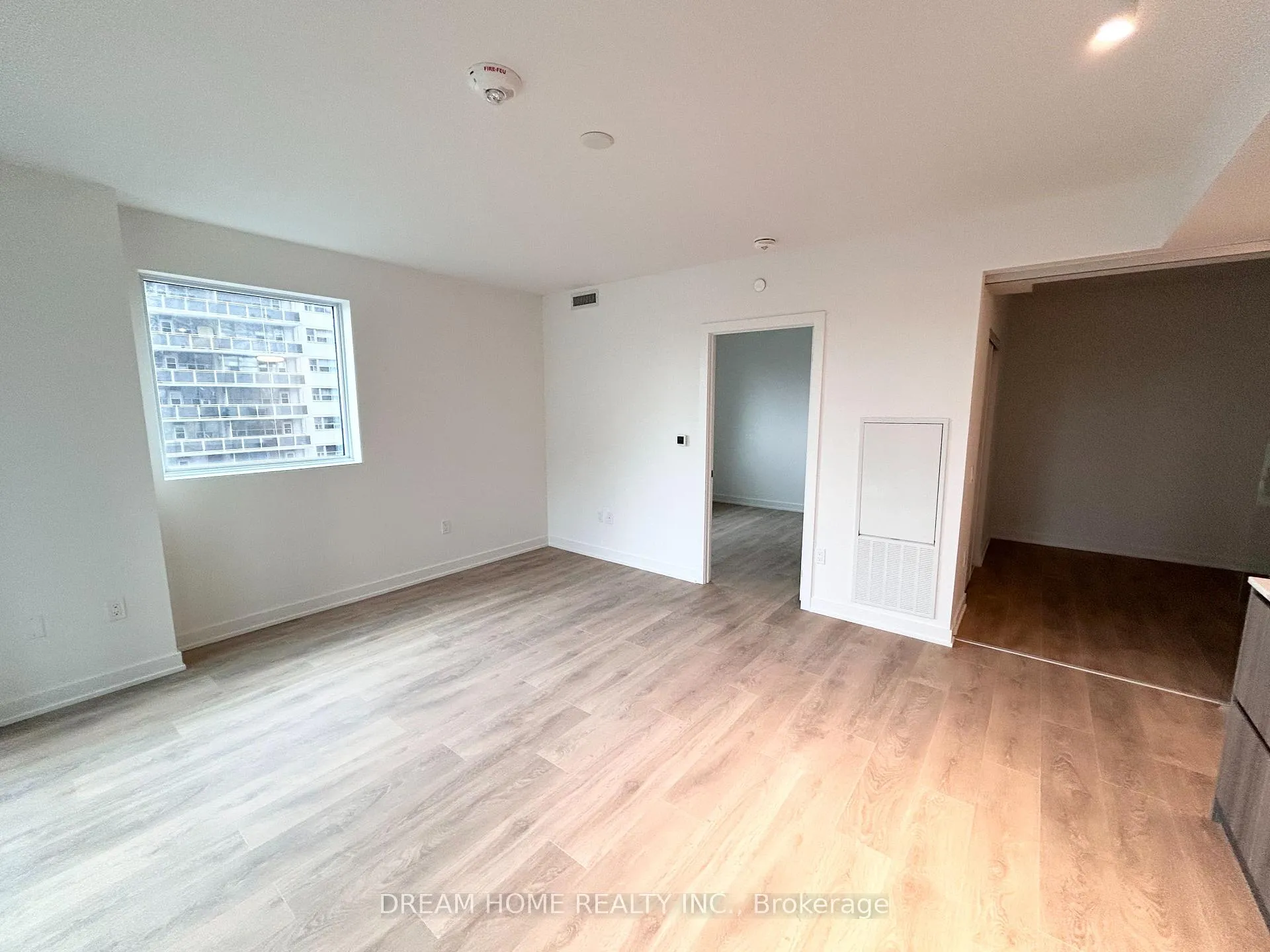 Photo 4 of Unit 513, 117 Broadway Avenue, Toronto, Mount Pleasant West — HOMEH
