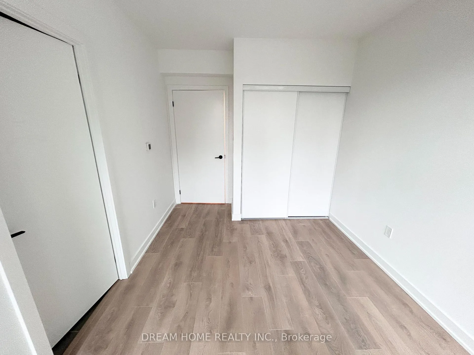 Photo 7 of Unit 513, 117 Broadway Avenue, Toronto, Mount Pleasant West — HOMEH