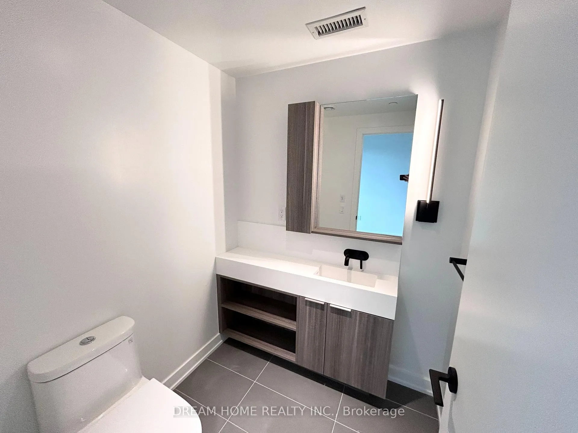 Photo 8 of Unit 513, 117 Broadway Avenue, Toronto, Mount Pleasant West — HOMEH