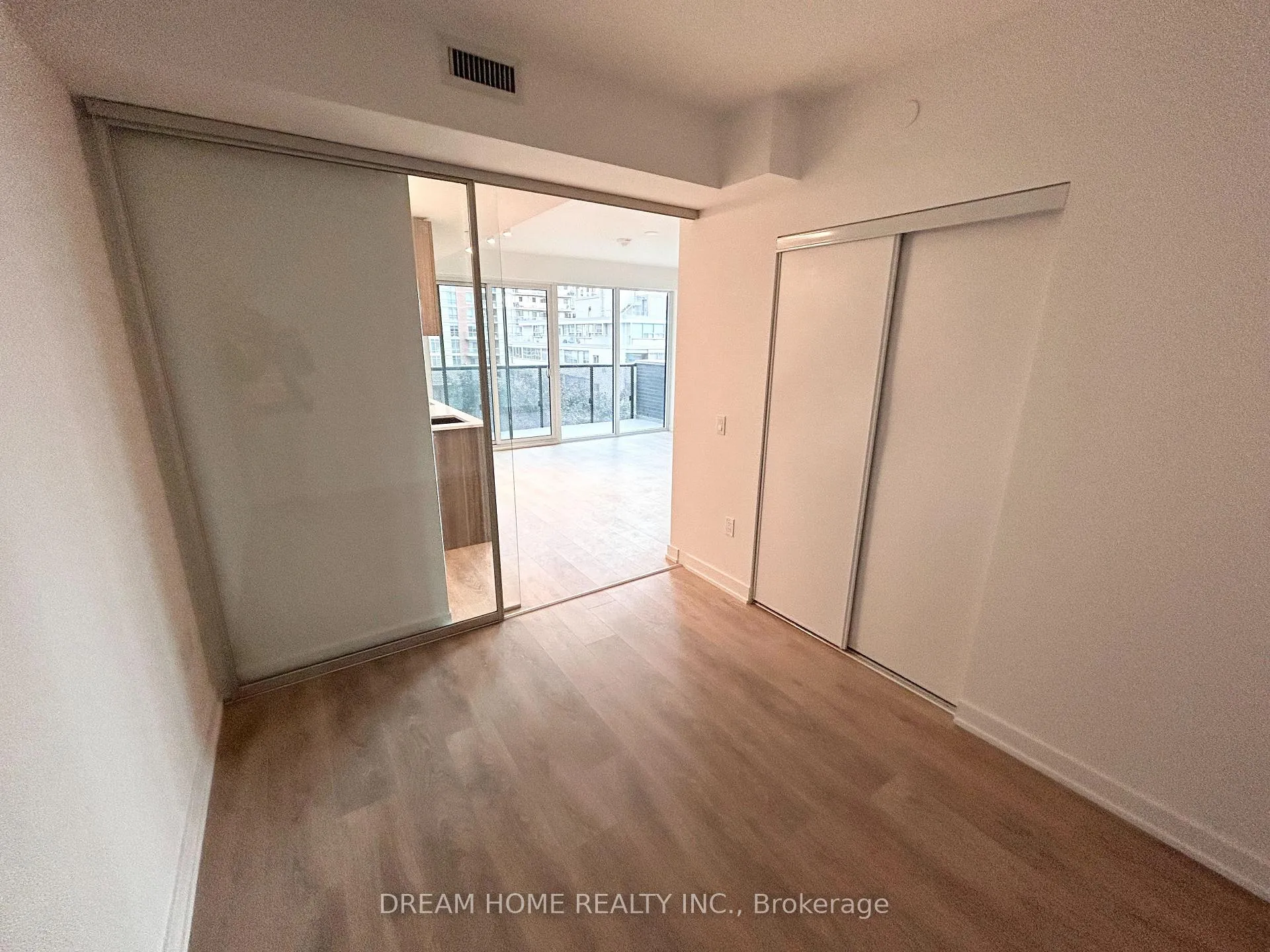 Photo 12 of Unit 513, 117 Broadway Avenue, Toronto, Mount Pleasant West — HOMEH