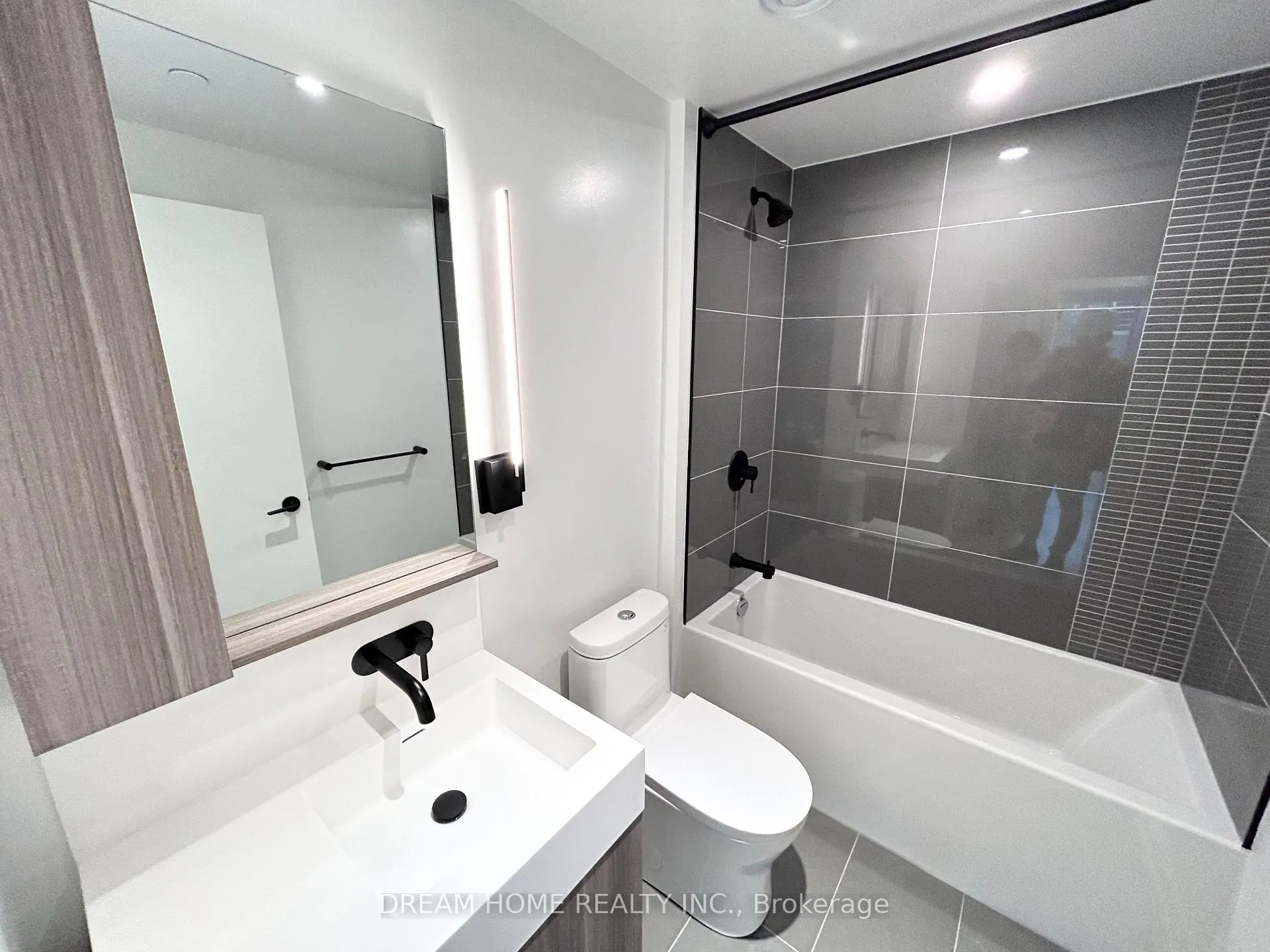 Photo 13 of Unit 513, 117 Broadway Avenue, Toronto, Mount Pleasant West — HOMEH