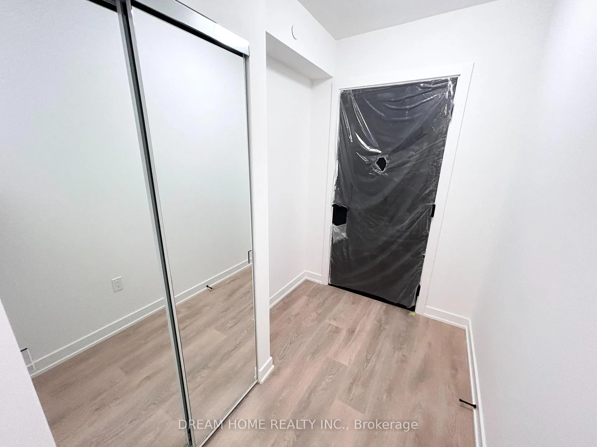 Photo 15 of Unit 513, 117 Broadway Avenue, Toronto, Mount Pleasant West — HOMEH