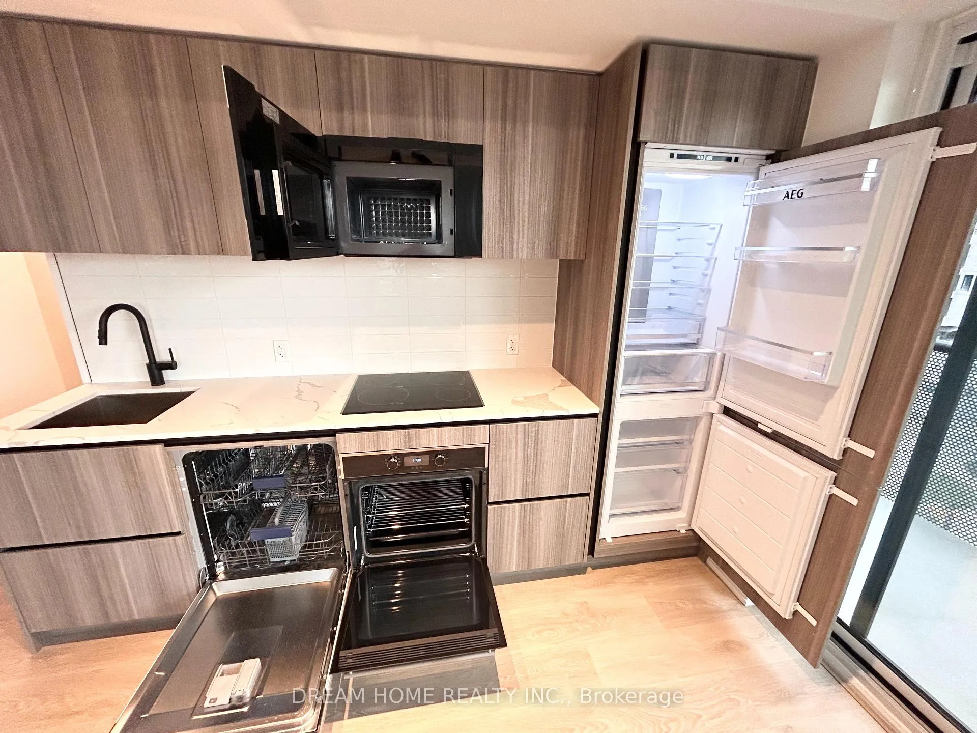 Photo 16 of Unit 513, 117 Broadway Avenue, Toronto, Mount Pleasant West — HOMEH