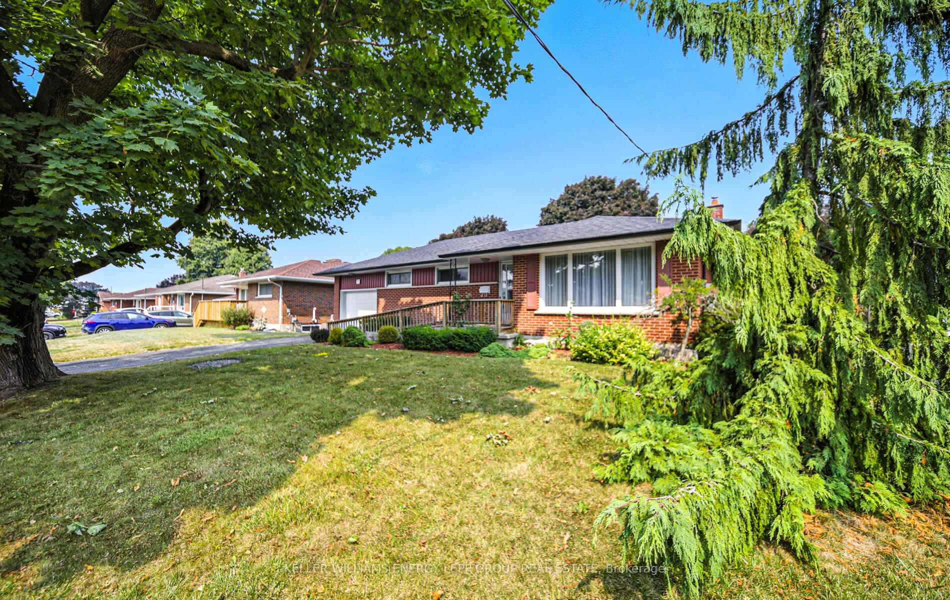 Photo 2 of 71 Parkway Crescent, Clarington, Bowmanville — HOMEH