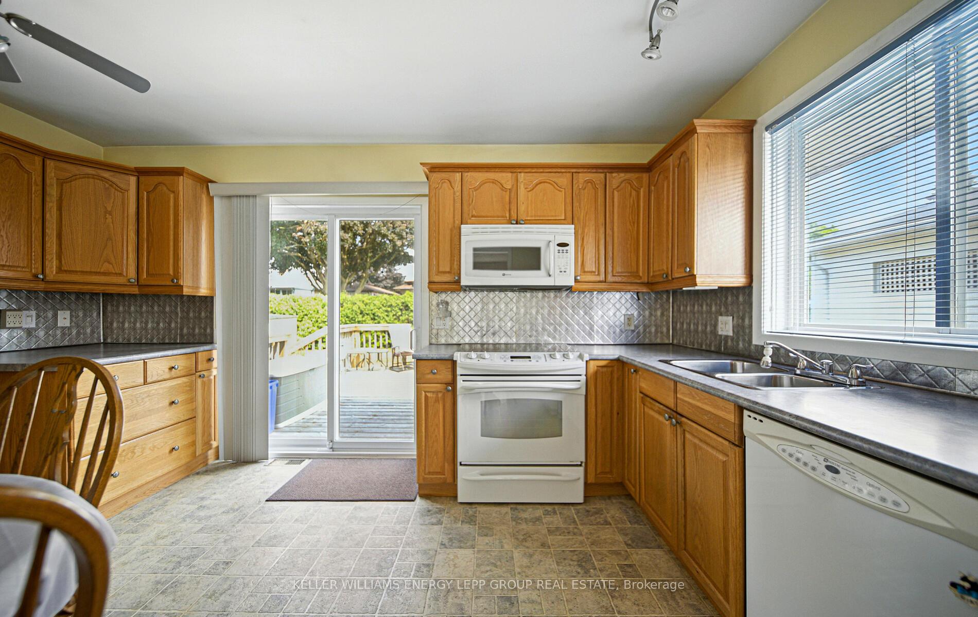 Photo 8 of 71 Parkway Crescent, Clarington, Bowmanville — HOMEH