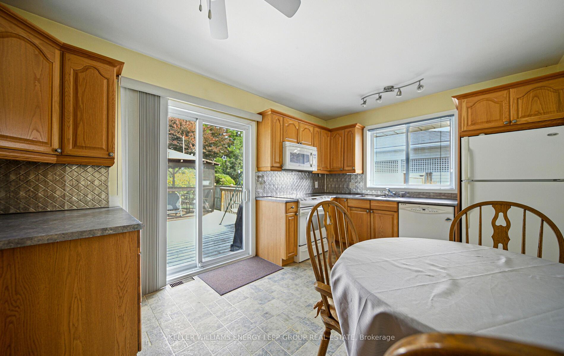 Photo 9 of 71 Parkway Crescent, Clarington, Bowmanville — HOMEH