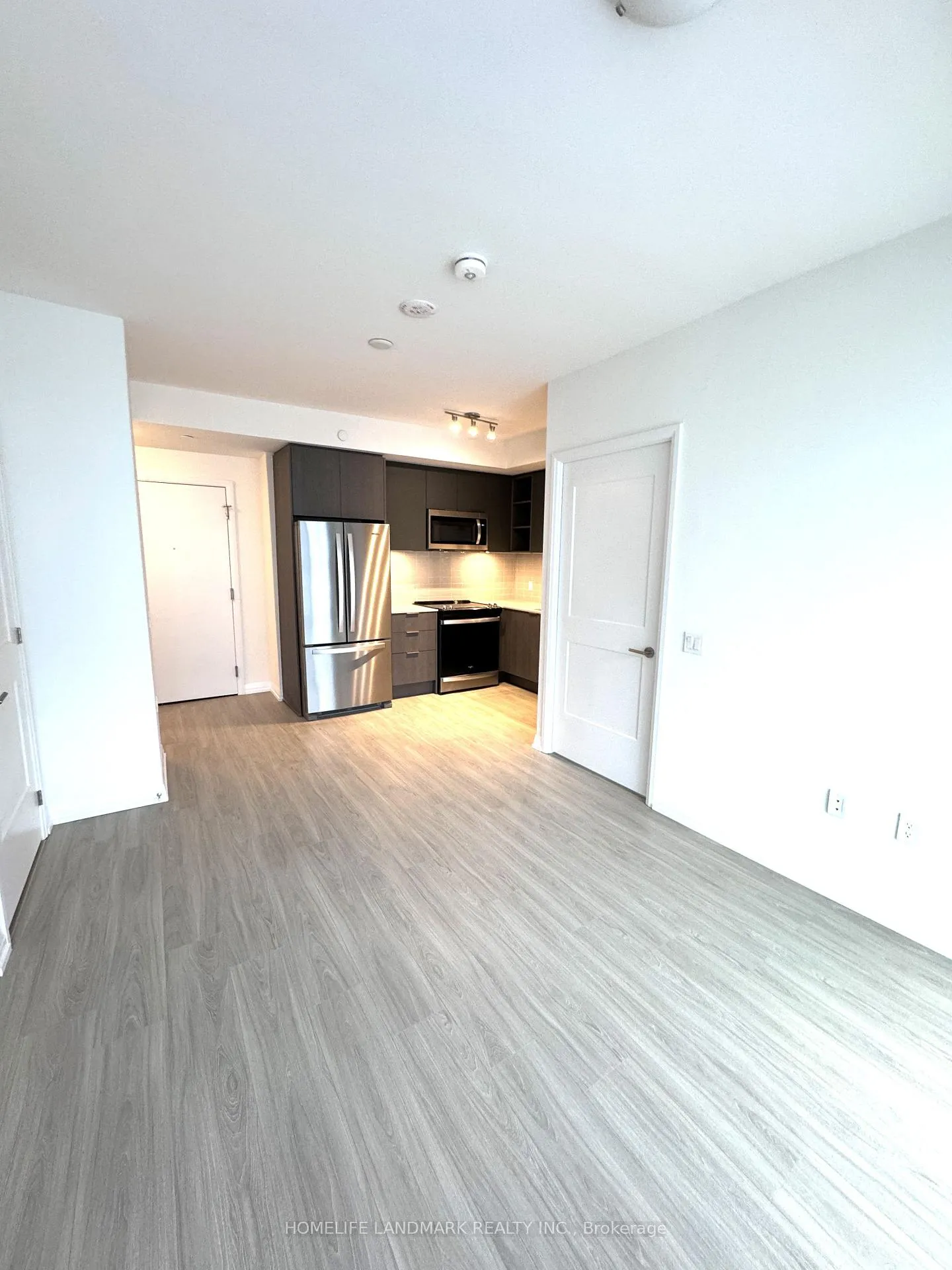 Photo 3 of Unit 2211, 50 Dunfield Avenue, Toronto, Mount Pleasant East — HOMEH