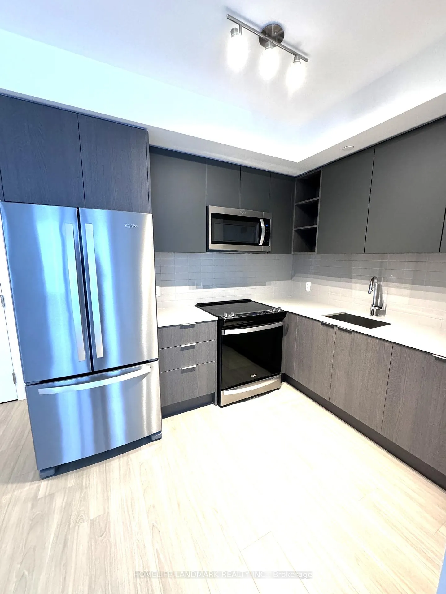 Photo 4 of Unit 2211, 50 Dunfield Avenue, Toronto, Mount Pleasant East — HOMEH