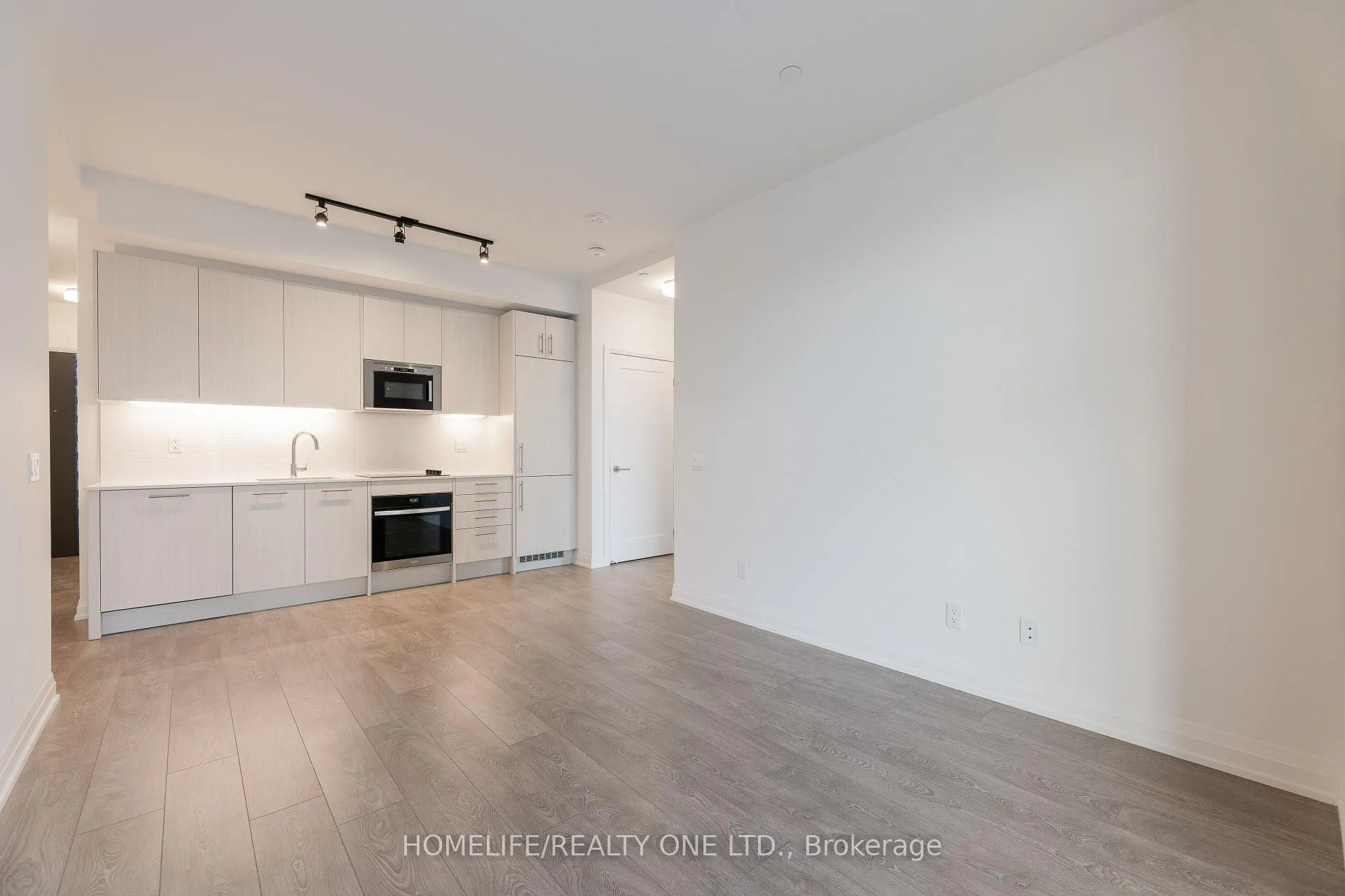 Photo 2 of Unit 707, 286 Main Street, Toronto, East End-Danforth — HOMEH