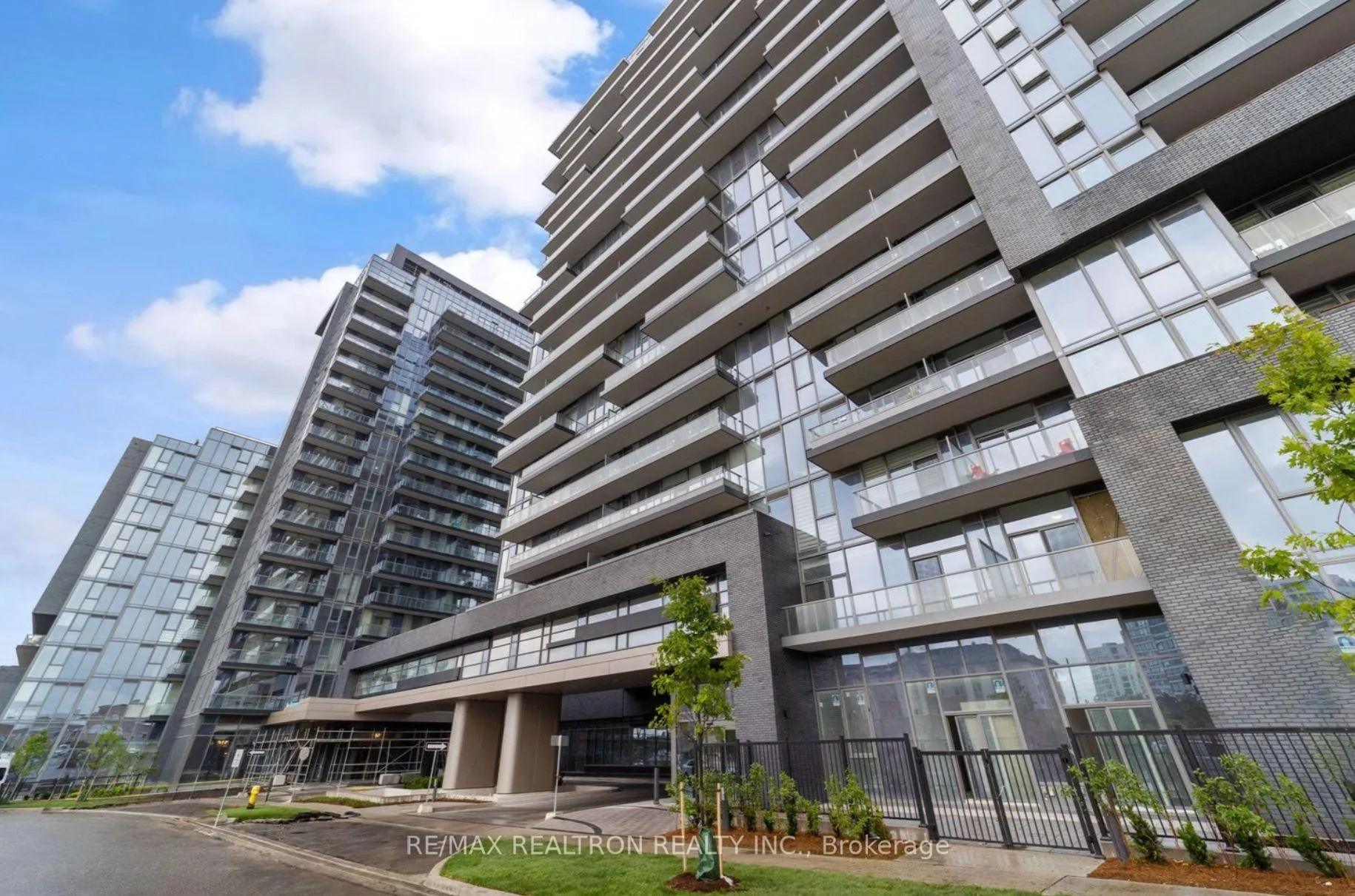 Front of Unit 1001, 10 Gatineau Drive