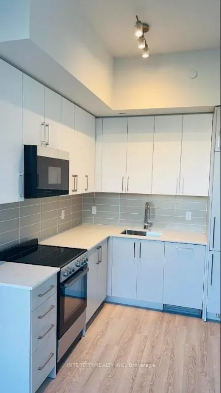 Photo 9 of Unit 512, 2075 King Road, King, King City — HOMEH