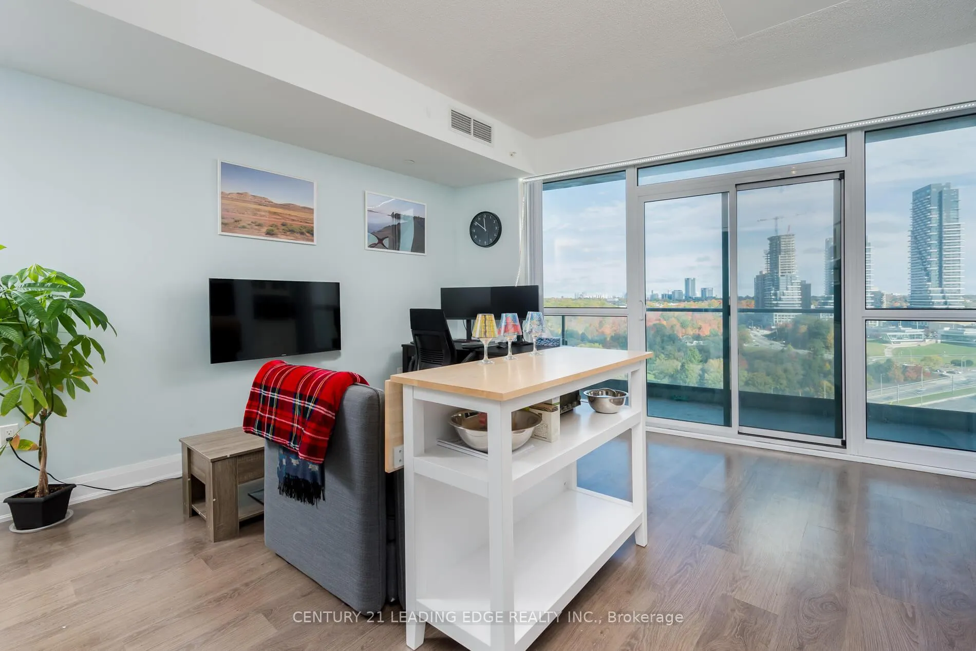 Photo 4 of Unit 917, 160 Vanderhoof Avenue, Toronto, Thorncliffe Park — HOMEH