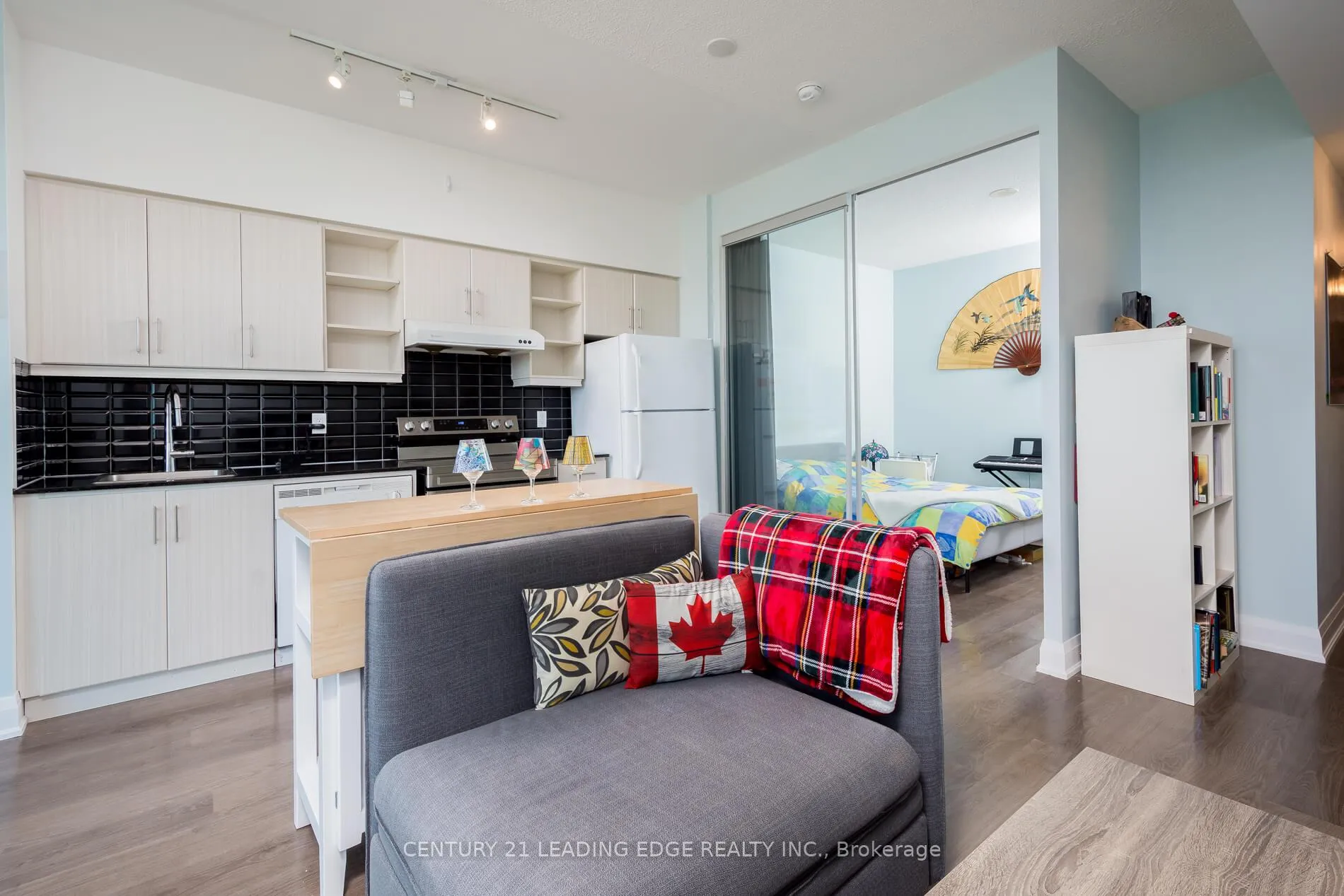 Photo 7 of Unit 917, 160 Vanderhoof Avenue, Toronto, Thorncliffe Park — HOMEH