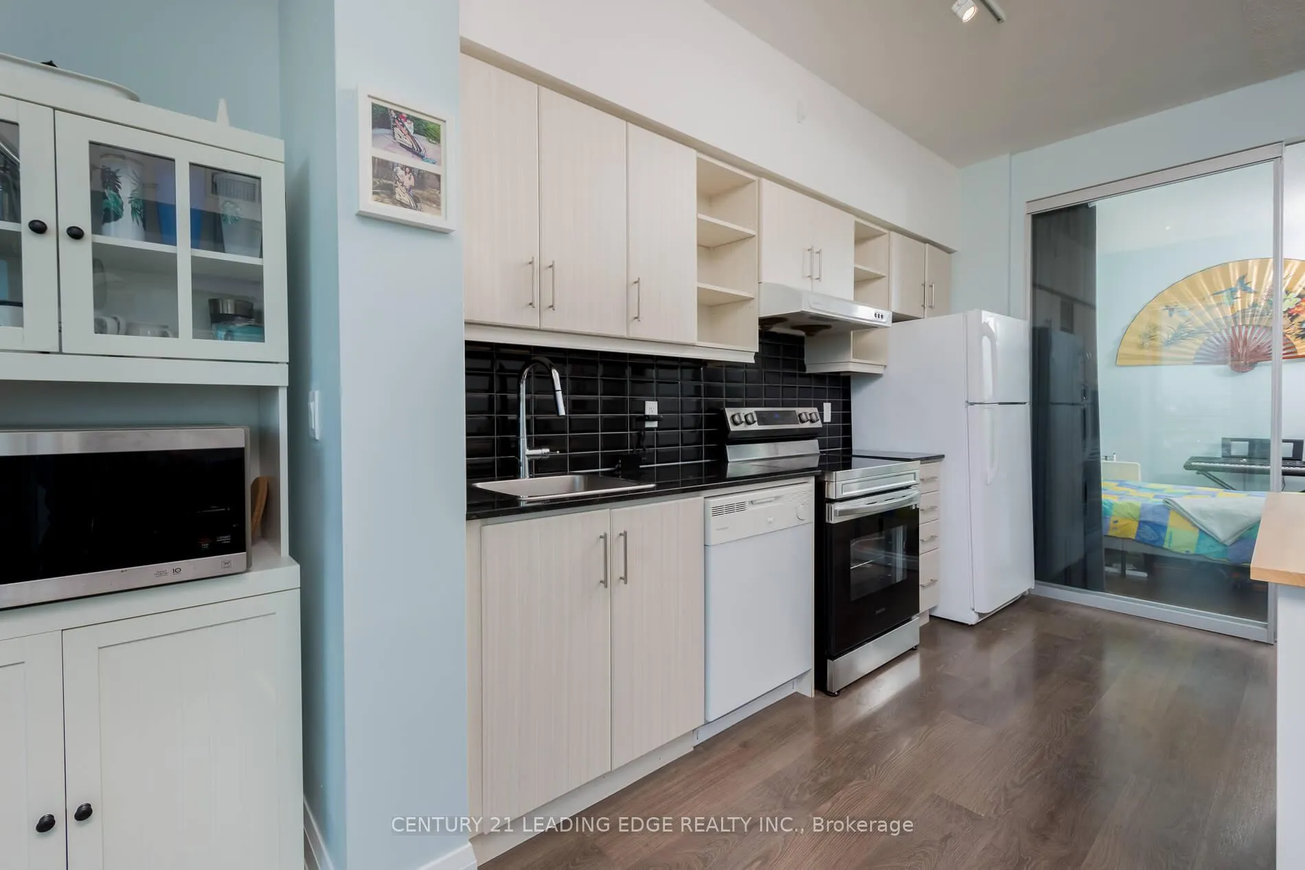 Photo 9 of Unit 917, 160 Vanderhoof Avenue, Toronto, Thorncliffe Park — HOMEH