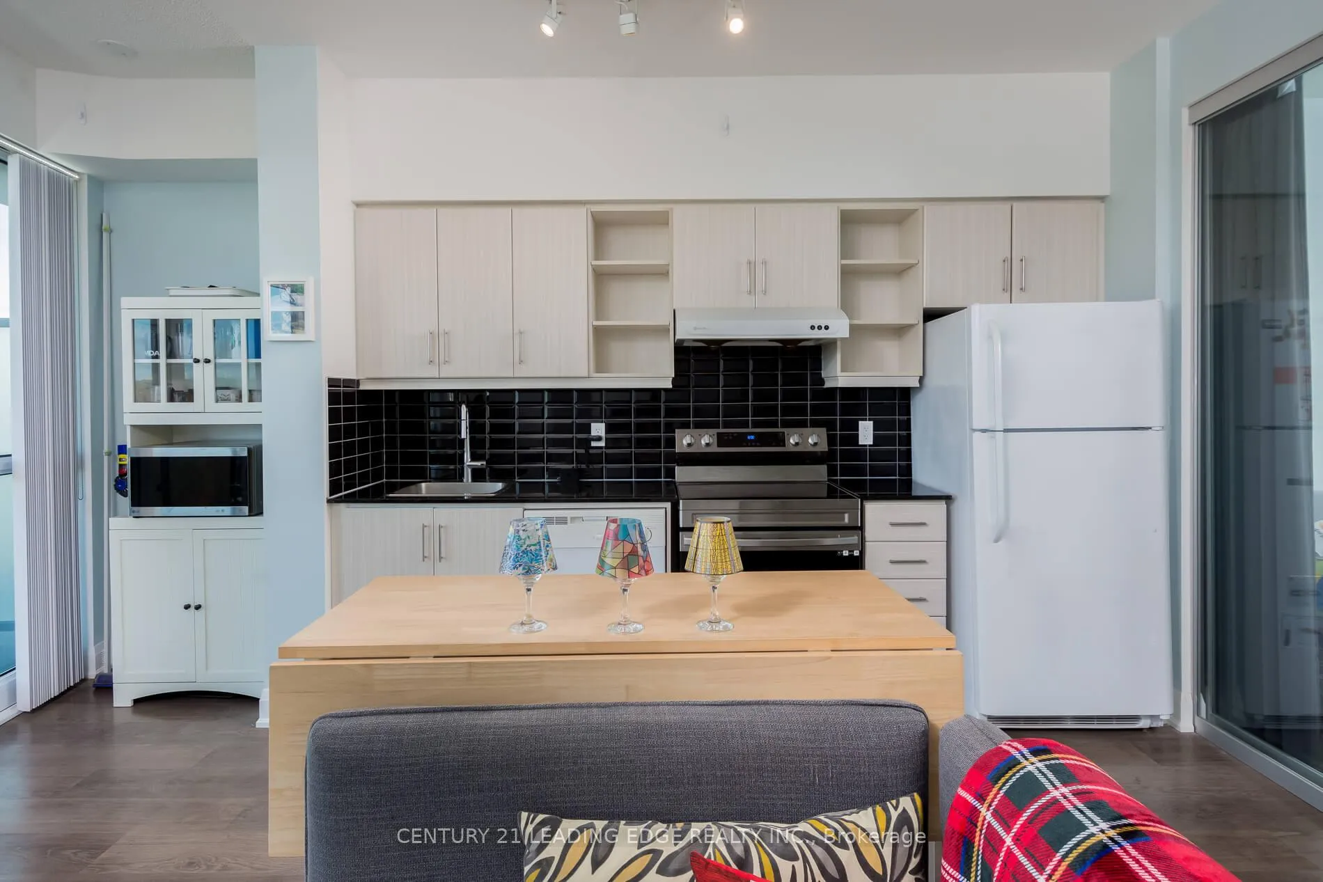 Photo 10 of Unit 917, 160 Vanderhoof Avenue, Toronto, Thorncliffe Park — HOMEH