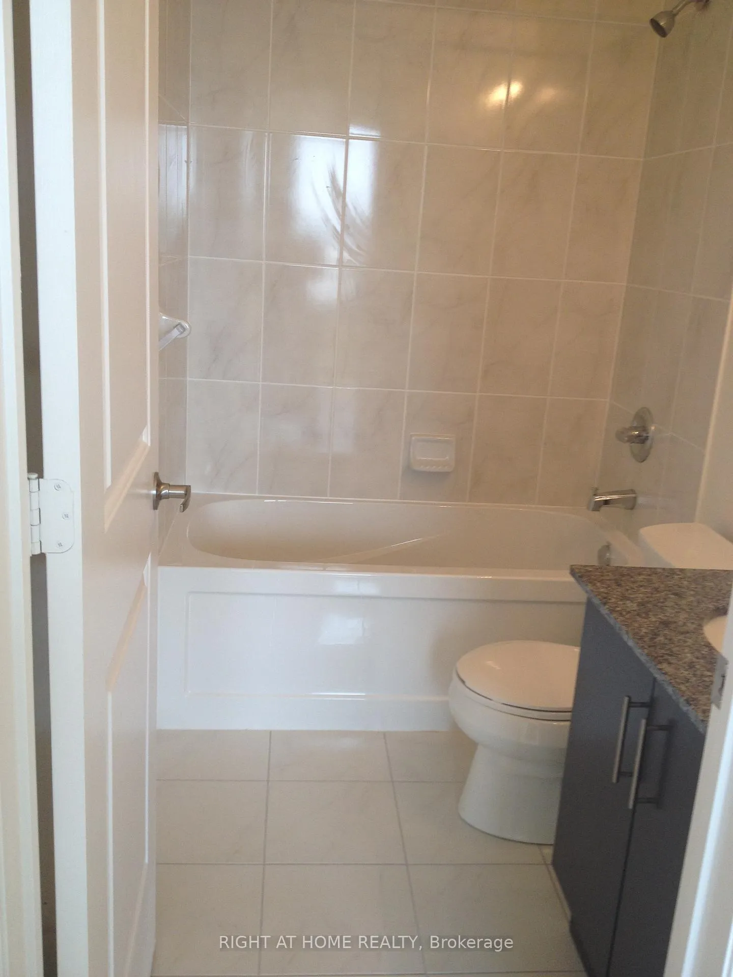 Photo 9 of Unit 604, 9255 Jane Street, Vaughan, Maple — HOMEH