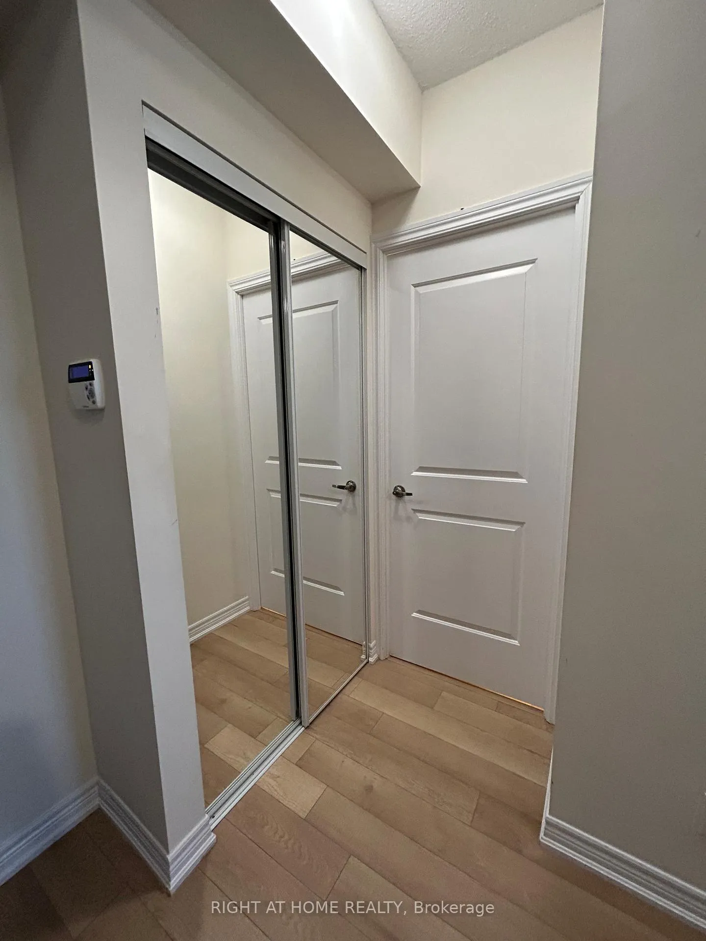 Photo 10 of Unit 604, 9255 Jane Street, Vaughan, Maple — HOMEH