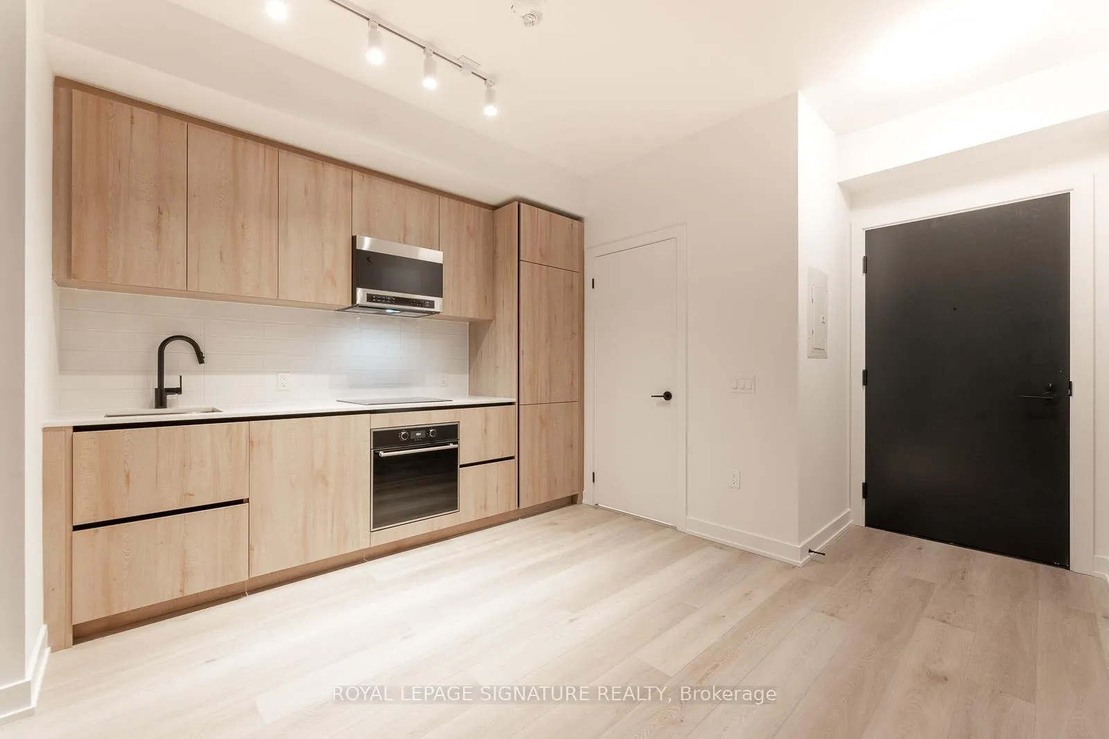 Photo 5 of Unit 1703, 117 Broadway Avenue, Toronto, Mount Pleasant West — HOMEH