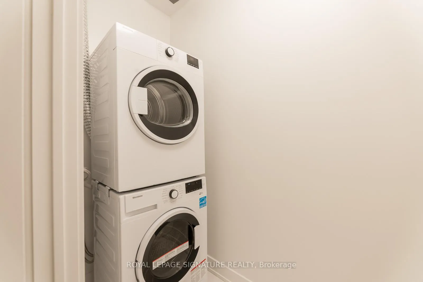 Photo 12 of Unit 1703, 117 Broadway Avenue, Toronto, Mount Pleasant West — HOMEH