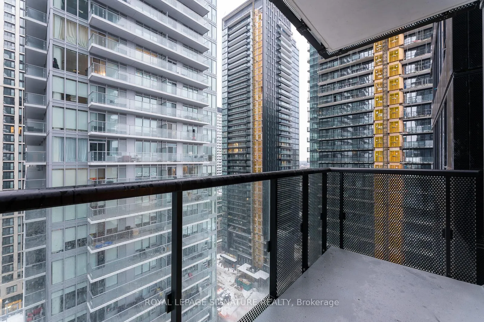 Photo 14 of Unit 1703, 117 Broadway Avenue, Toronto, Mount Pleasant West — HOMEH