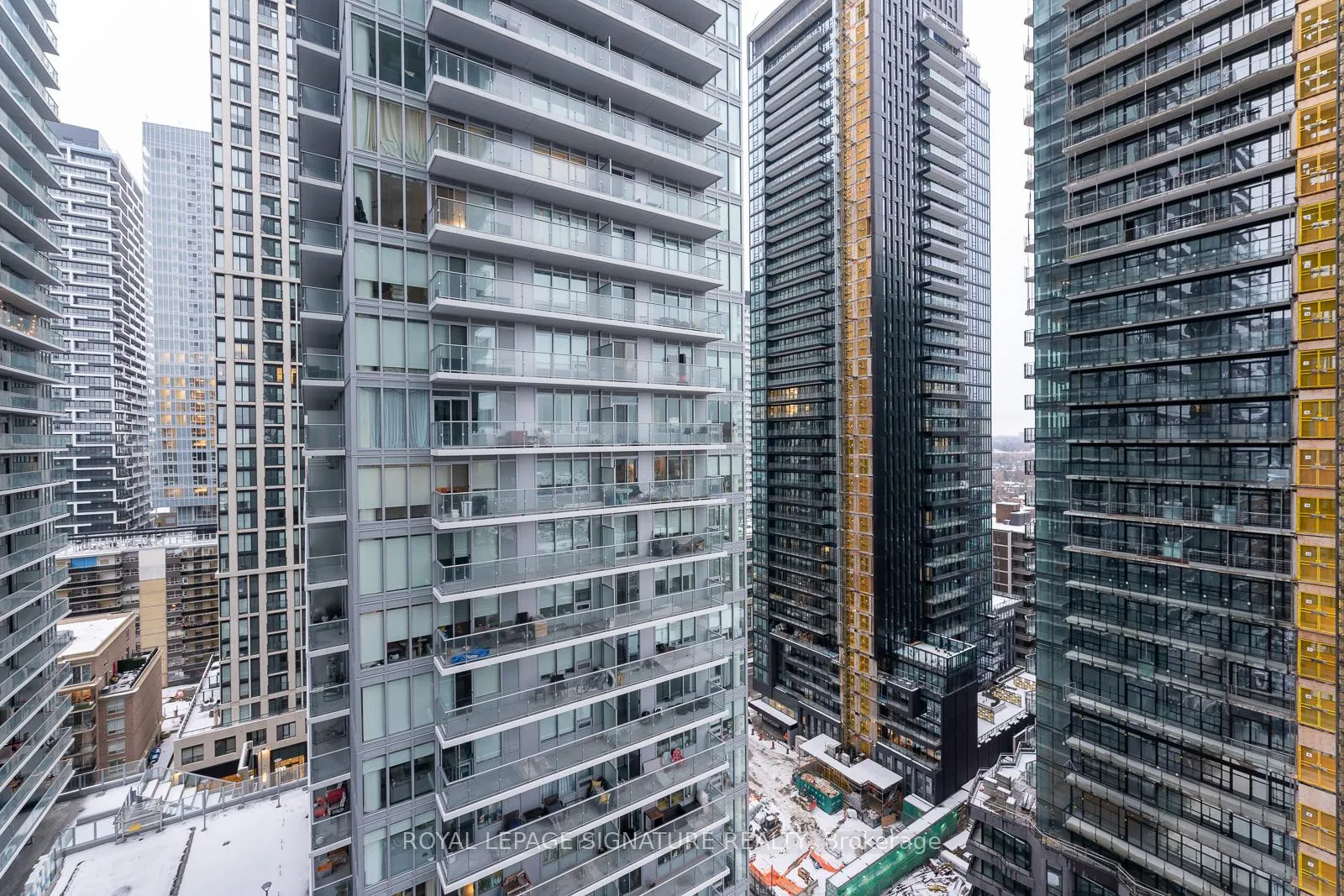 Photo 15 of Unit 1703, 117 Broadway Avenue, Toronto, Mount Pleasant West — HOMEH