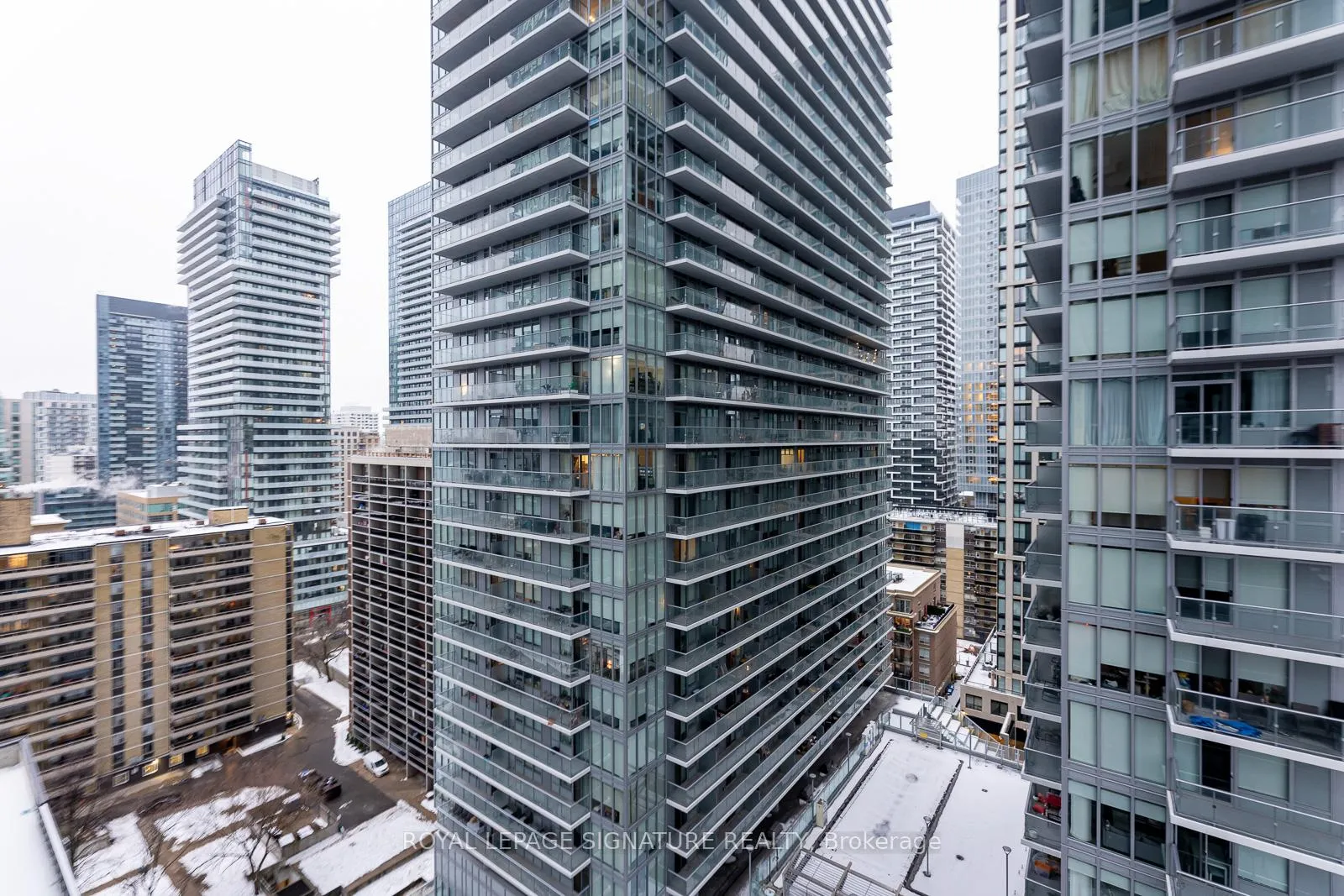 Photo 16 of Unit 1703, 117 Broadway Avenue, Toronto, Mount Pleasant West — HOMEH