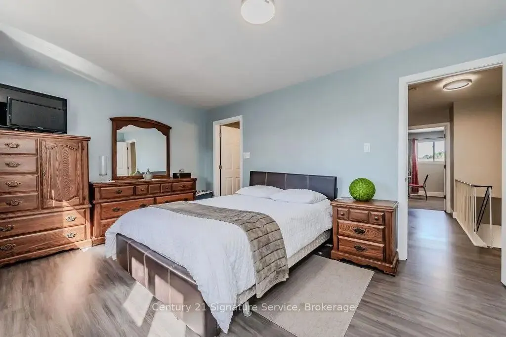 Photo 10 of 296E Bluevale Street N, Waterloo — HOMEH