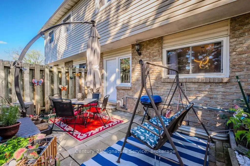 Photo 18 of 296E Bluevale Street N, Waterloo — HOMEH