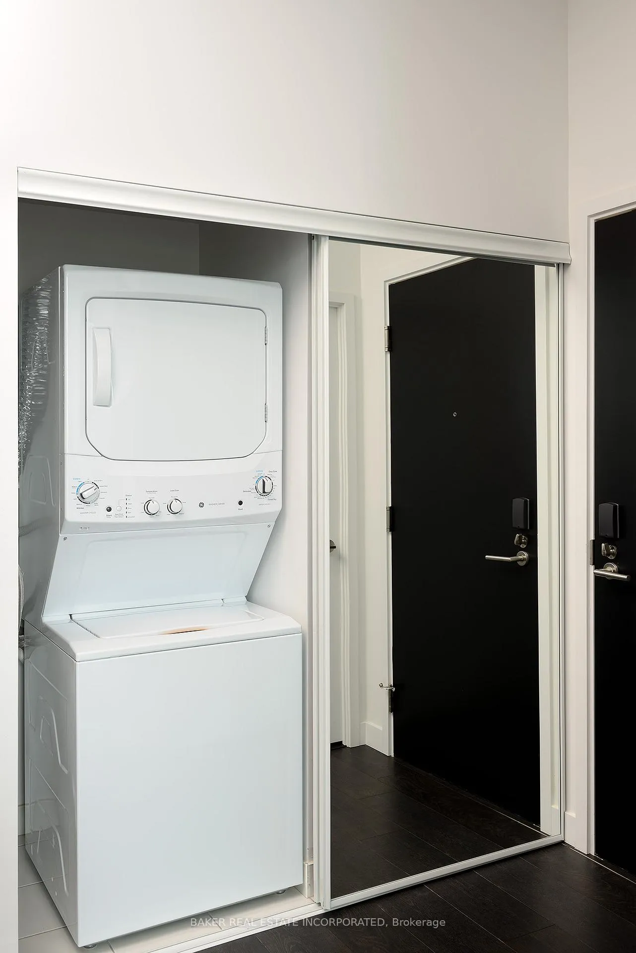 Photo 6 of Unit 2106, 15 Roehampton Avenue, Toronto, Mount Pleasant West — HOMEH