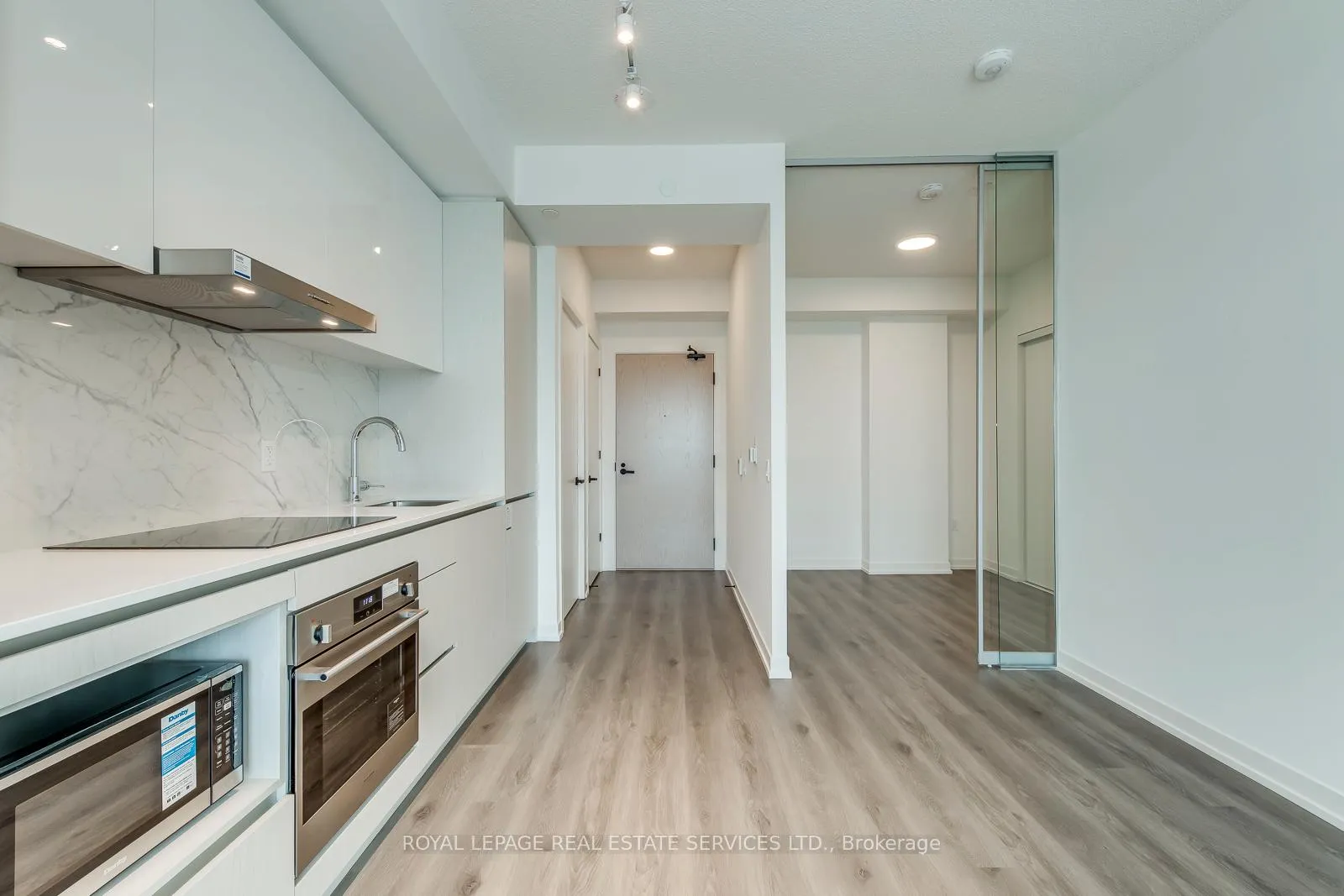 Photo 4 of Unit 4106, 28 Interchange Way, Vaughan, Vaughan Corporate Centre — HOMEH